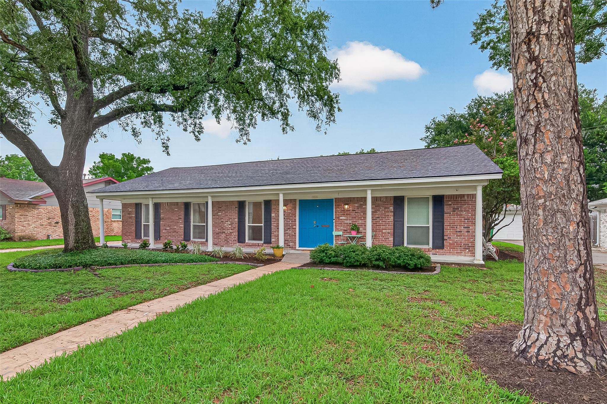 5810 Creekbend Drive — photo