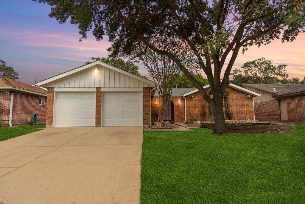 8918 Grape Street — photo