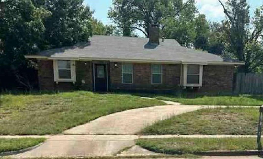 1004 Forest Ridge Drive — photo