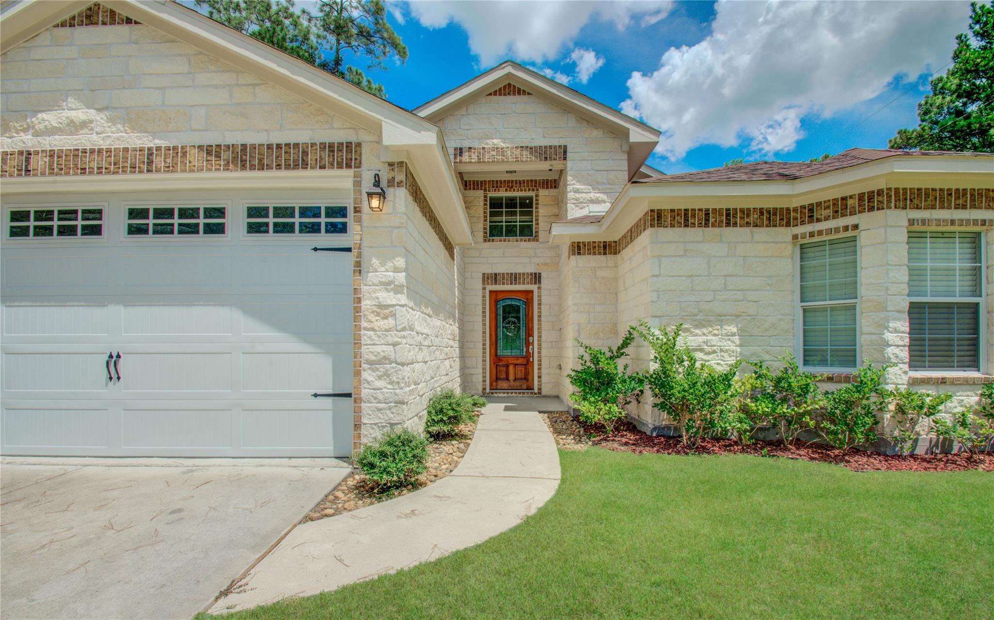 10572 Twin Oak Drive — photo