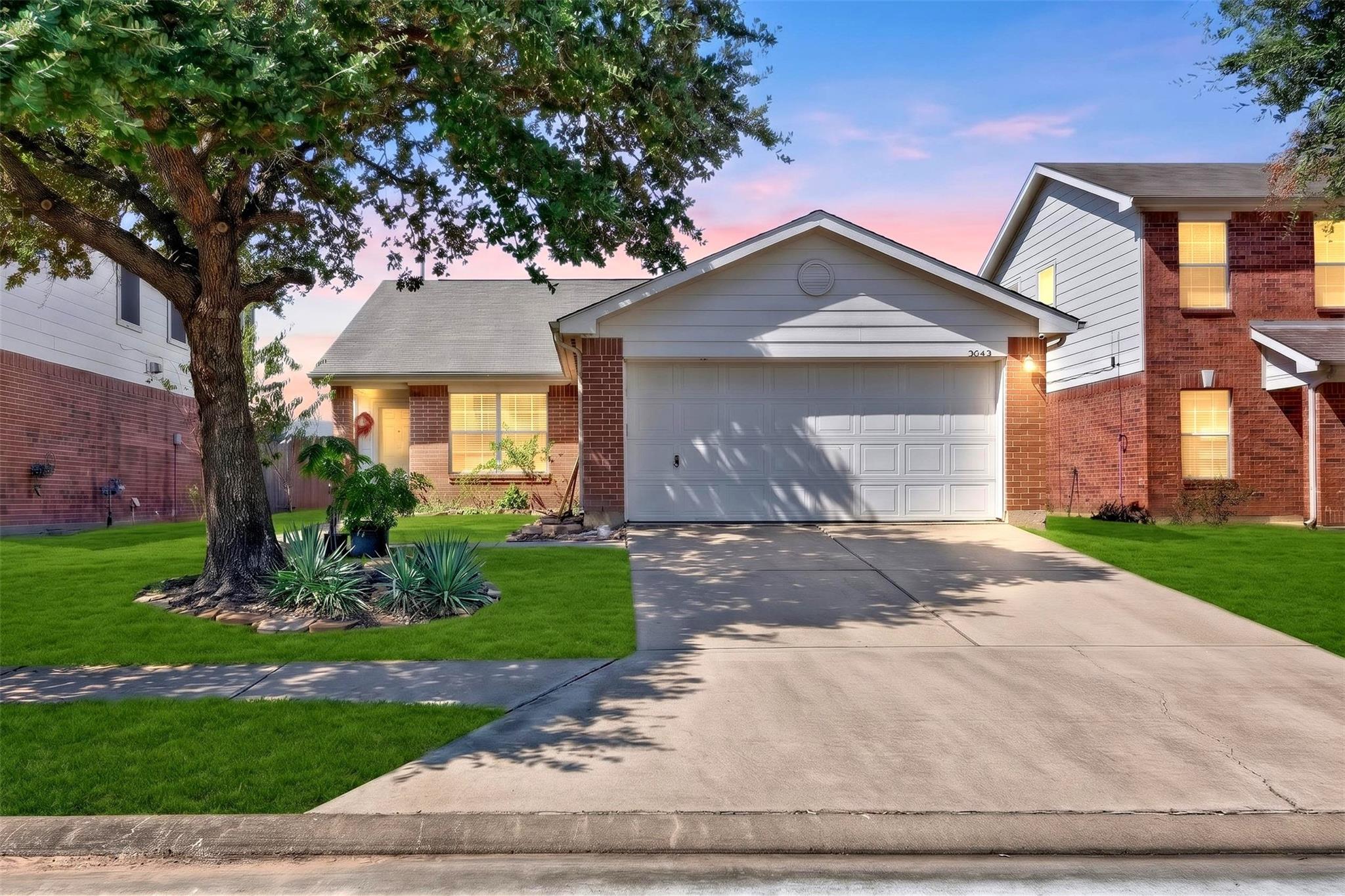 5743 Roehampton Court — photo