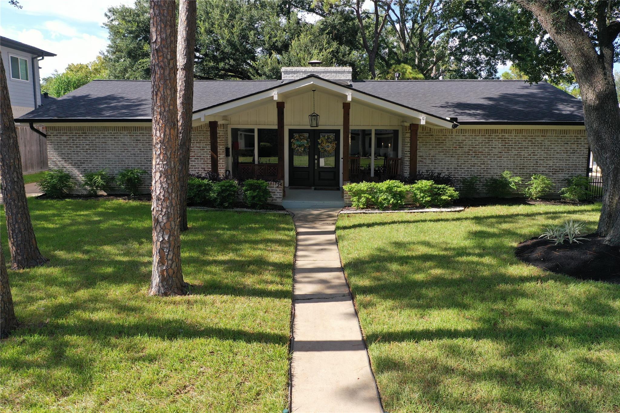 10610 Chevy Chase Drive — photo