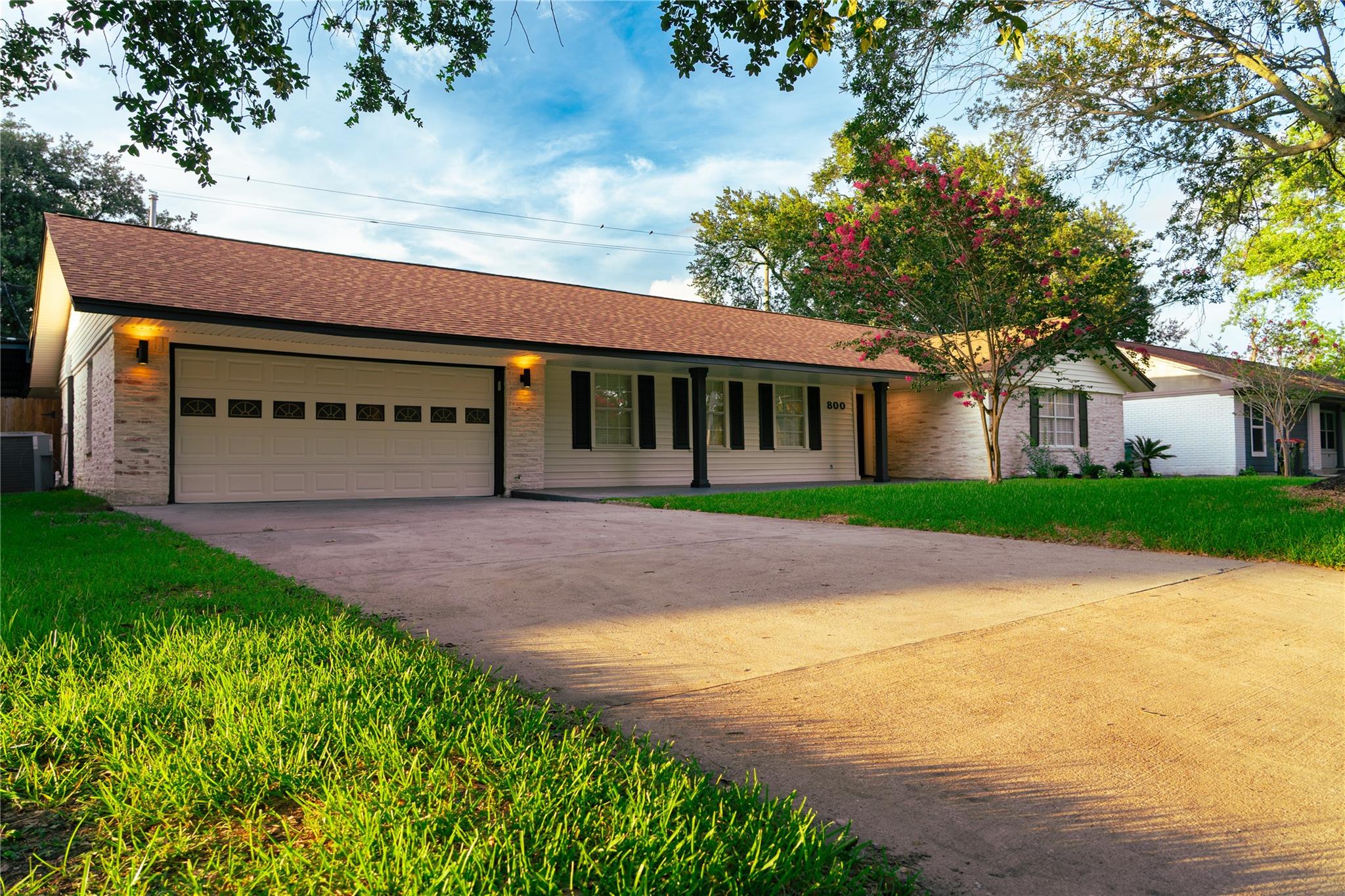 800 Rosewood Drive — photo