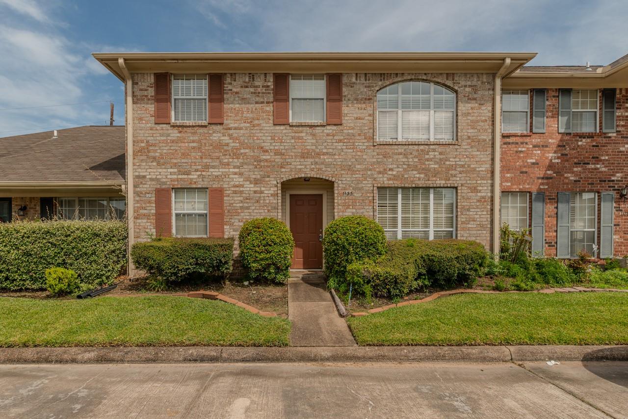 1133 Green Meadow — photo