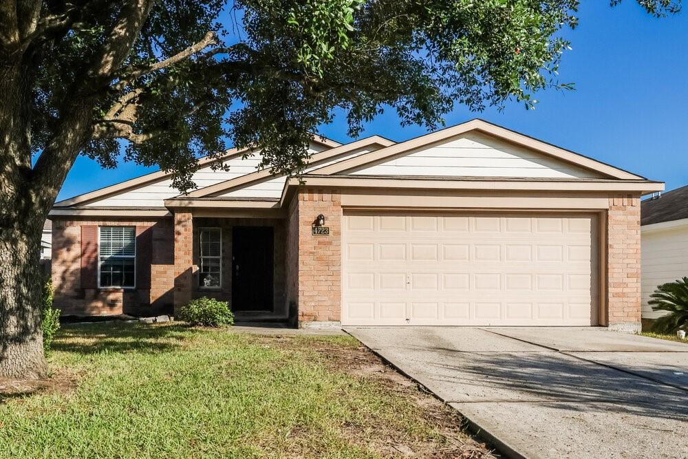 4723 Comal River Loop — photo