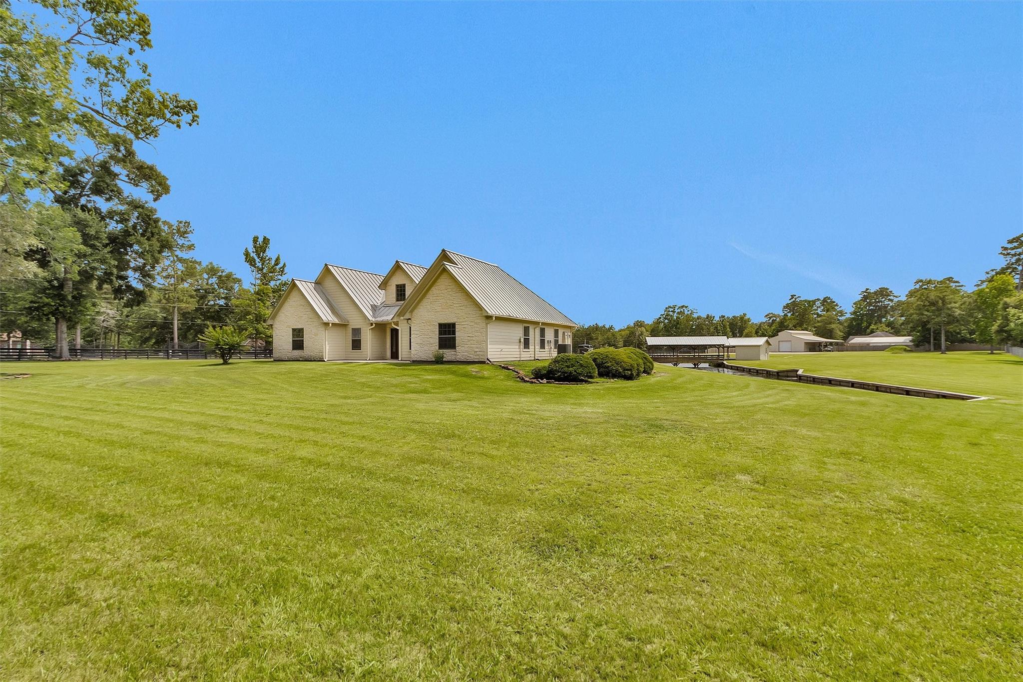 11426 Willis Waukegan Road — photo