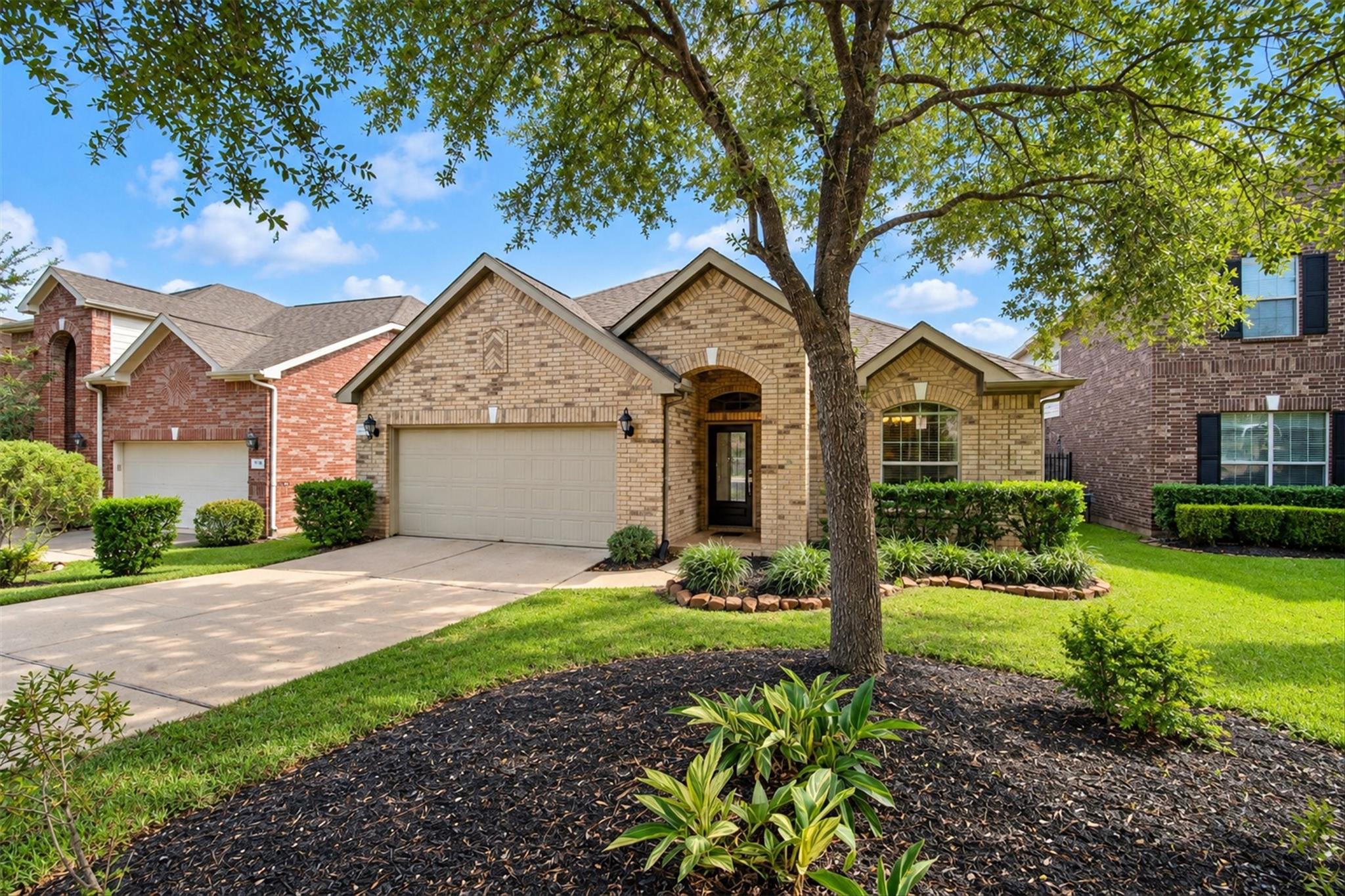 42 Black Swan Court — photo