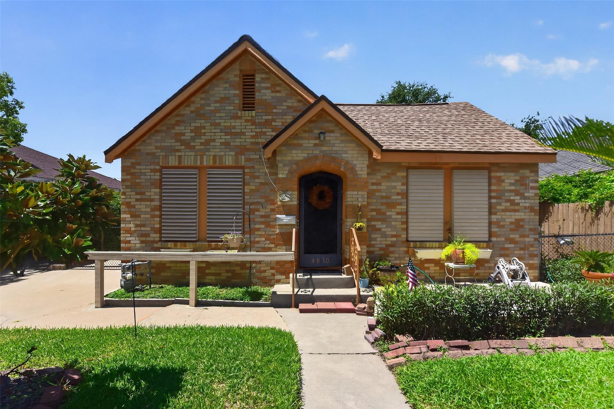 4830 Houston Drive — photo