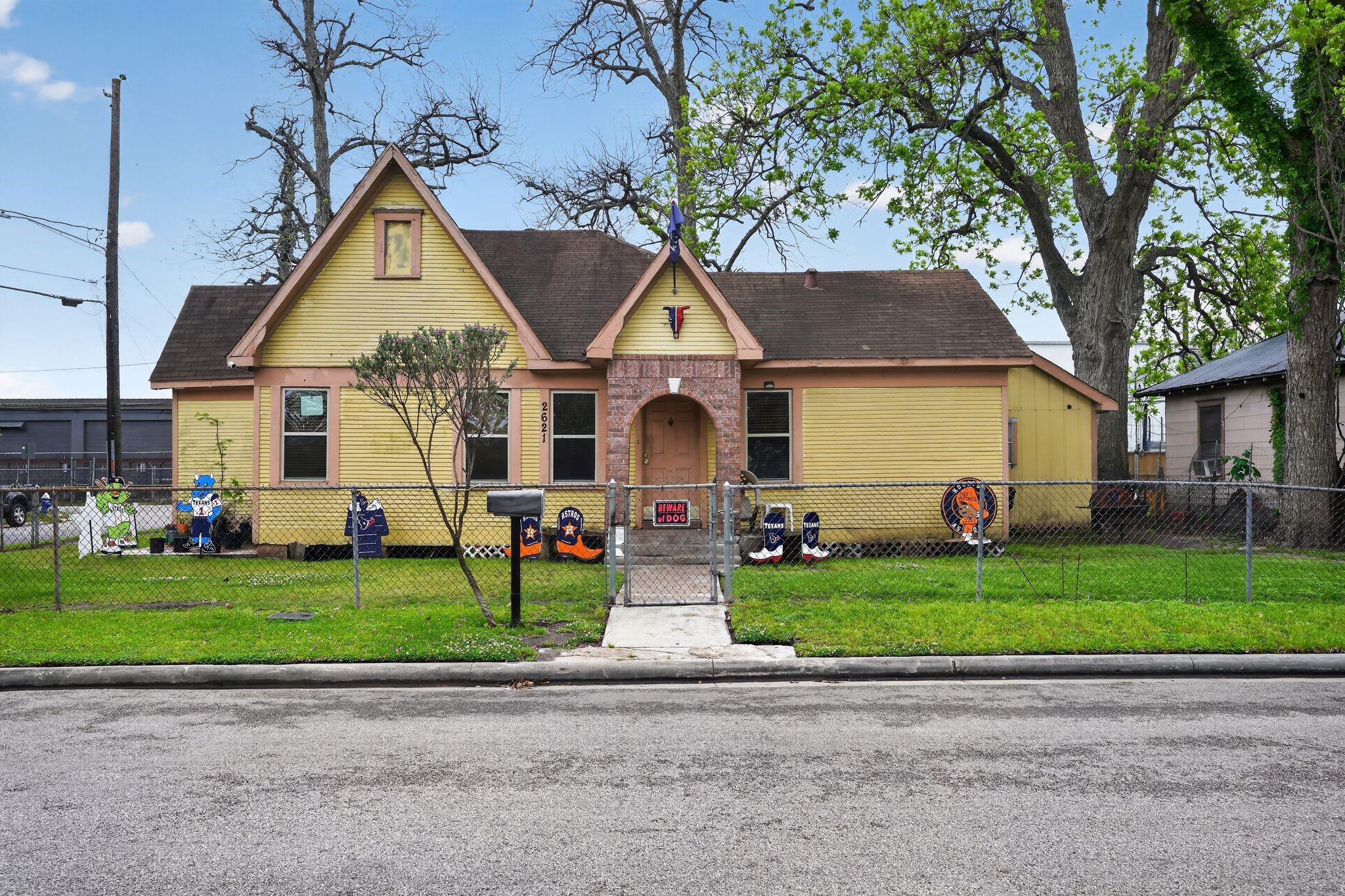 2621 Eastman Street — photo
