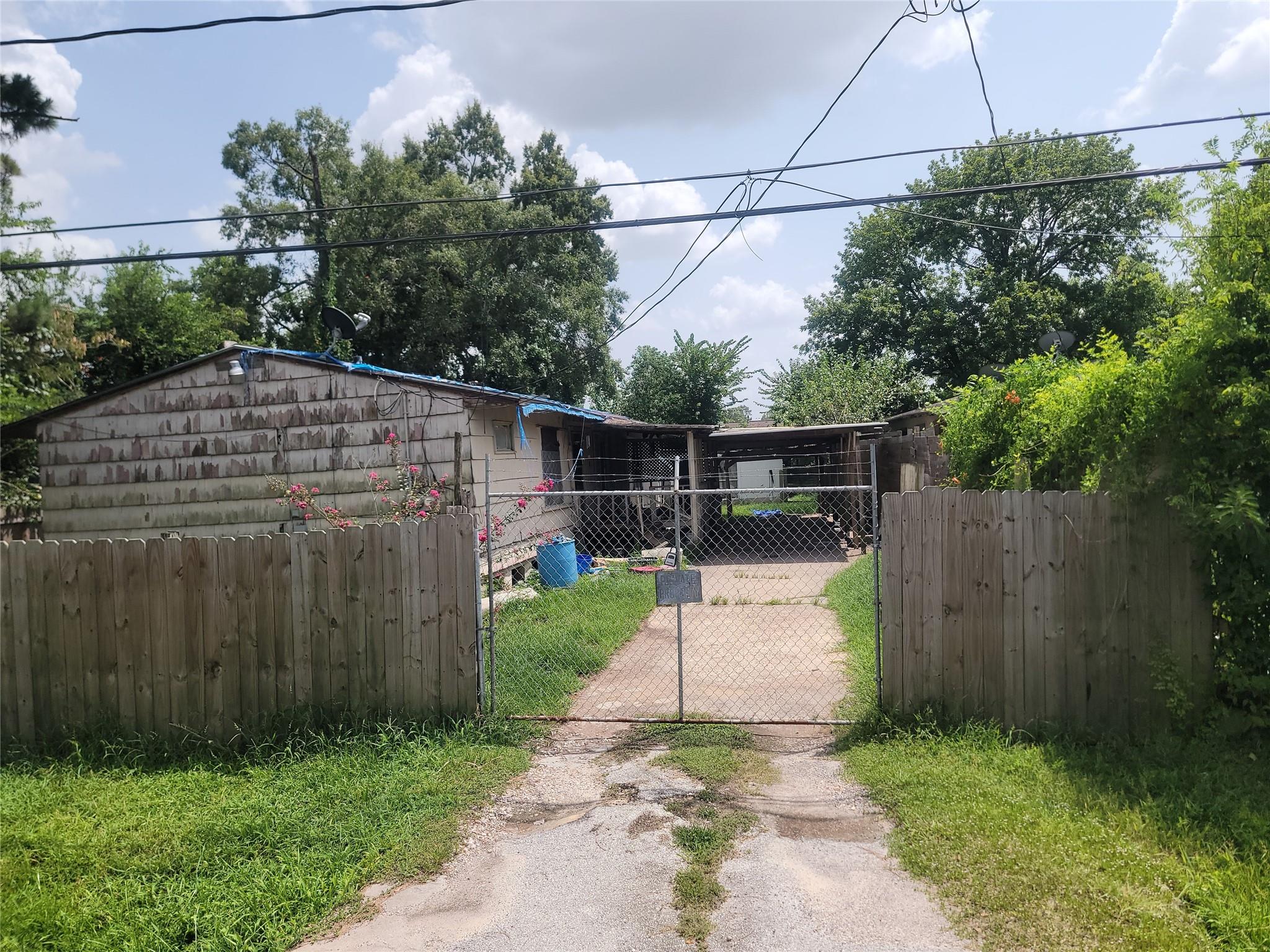 9406 Caddo Road — photo