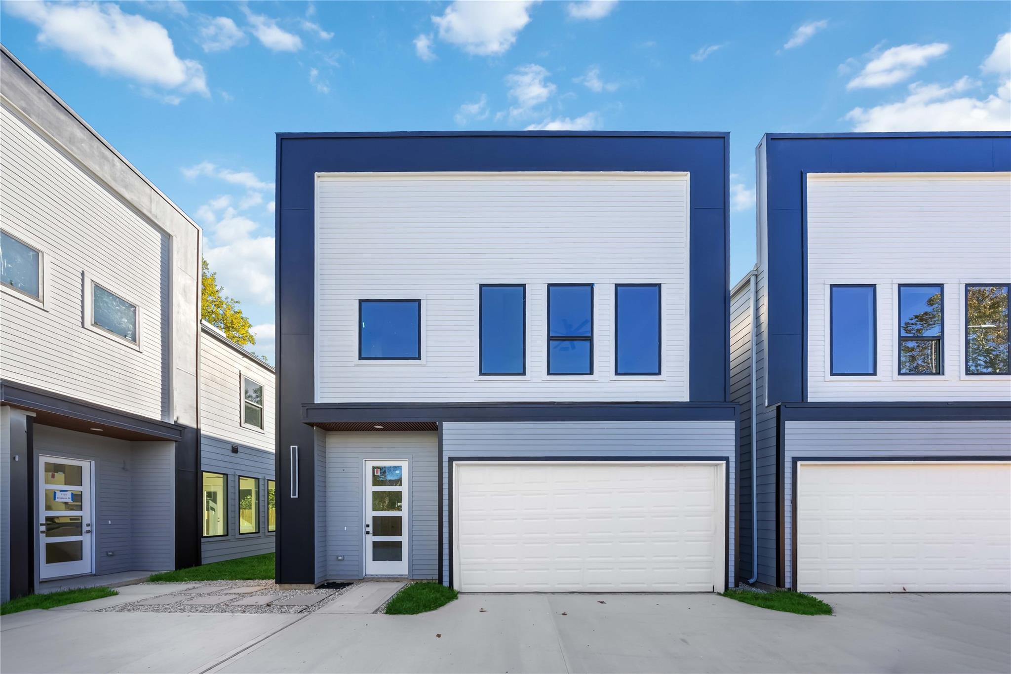 7127 England Street — photo