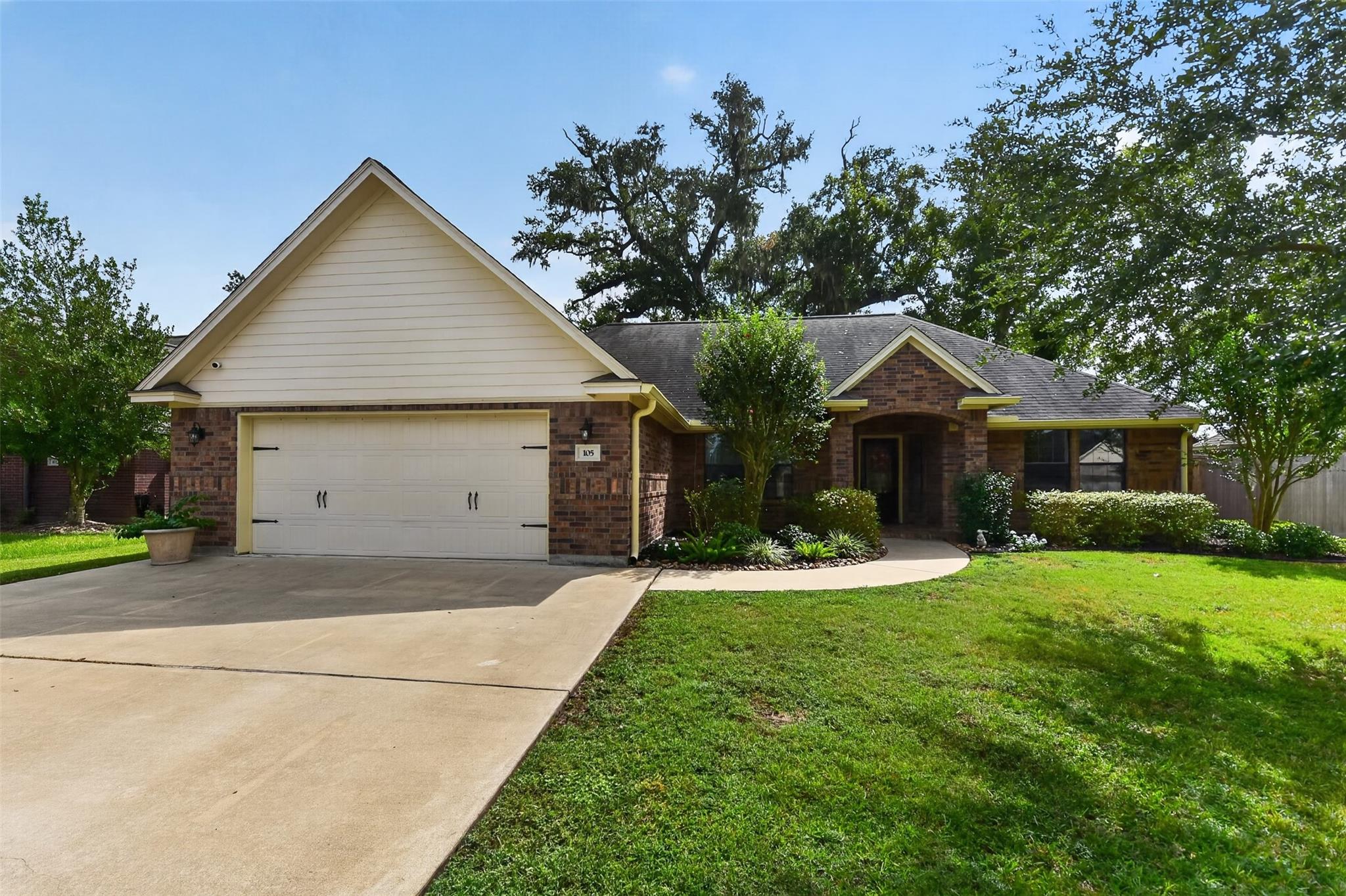 105 Blue Jay Drive — photo