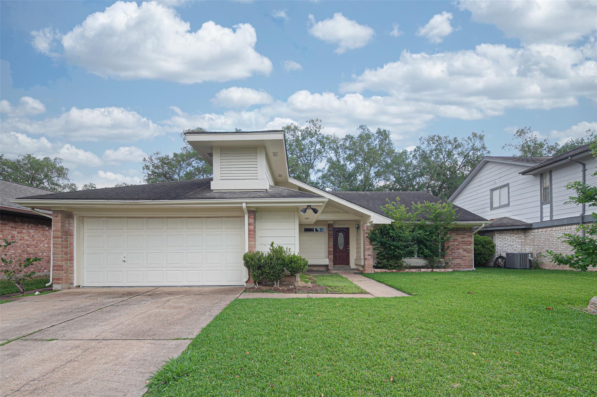 3219 The Highlands Drive — photo