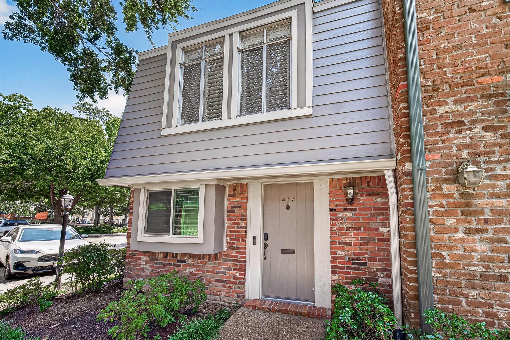 437 Bendwood Drive — photo
