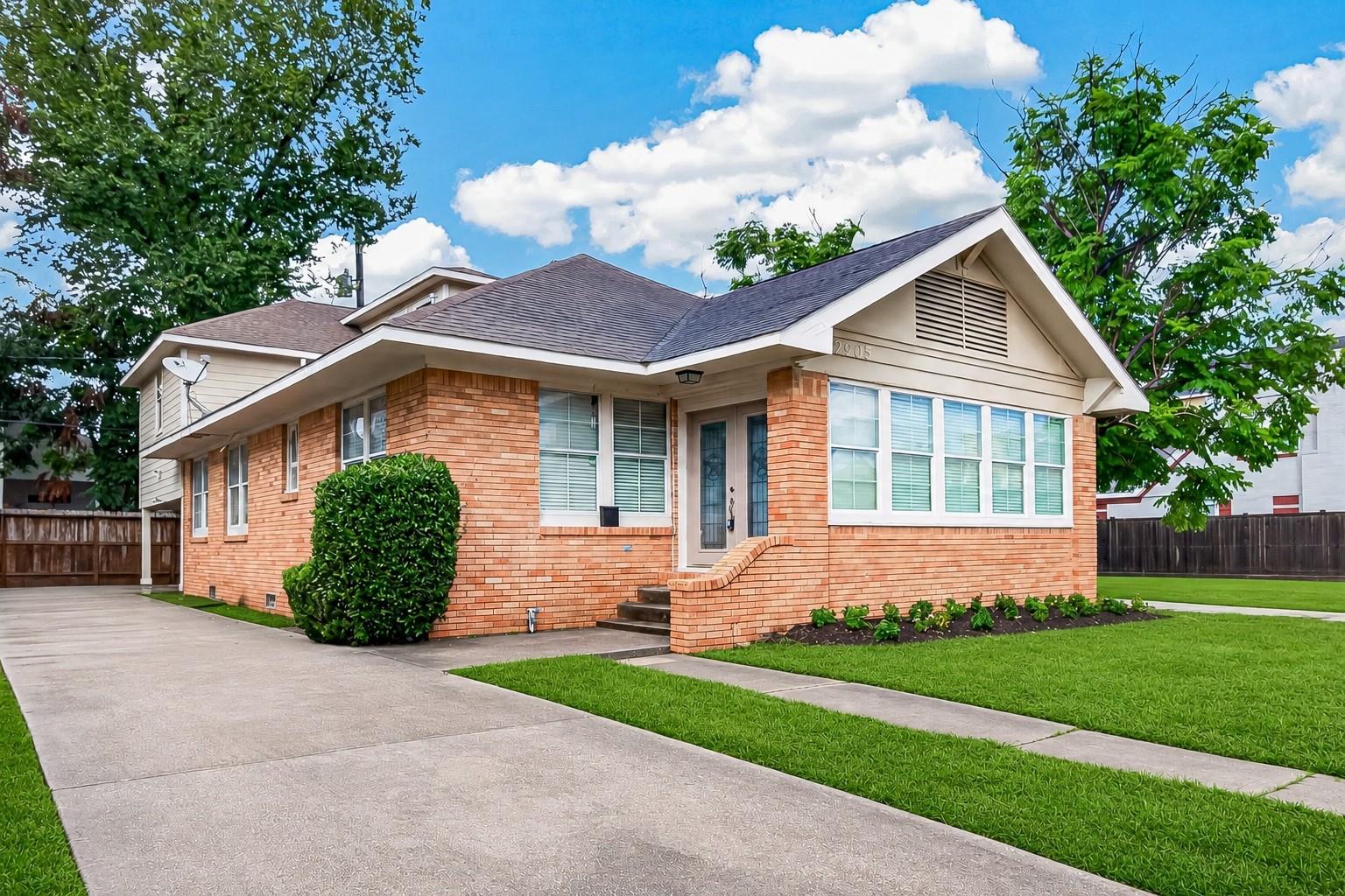 2905 Rosewood Street — photo