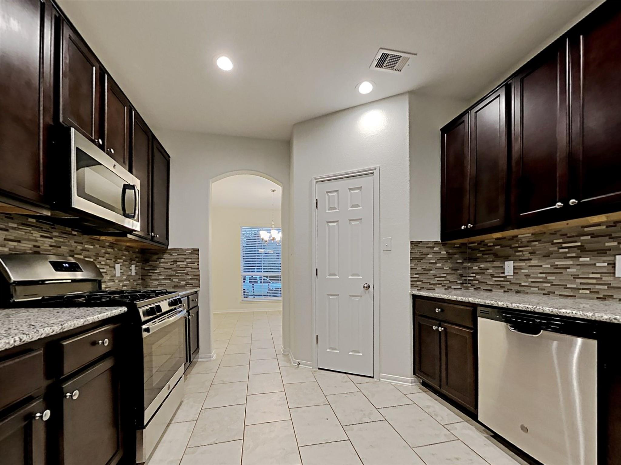 16706 E Whimbrel Circle, Conroe, TX 77385 — photo 2