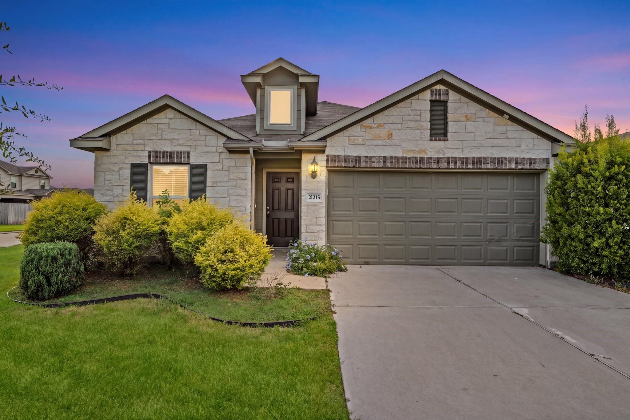 21215 Trumpet Lily Trail — photo