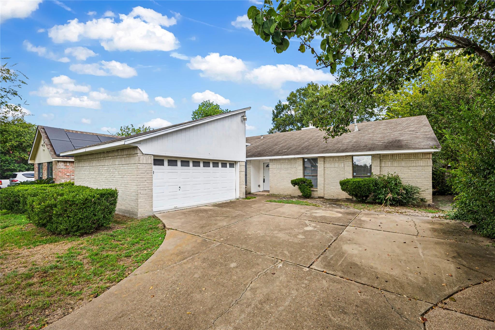 5610 Longforest Drive — photo