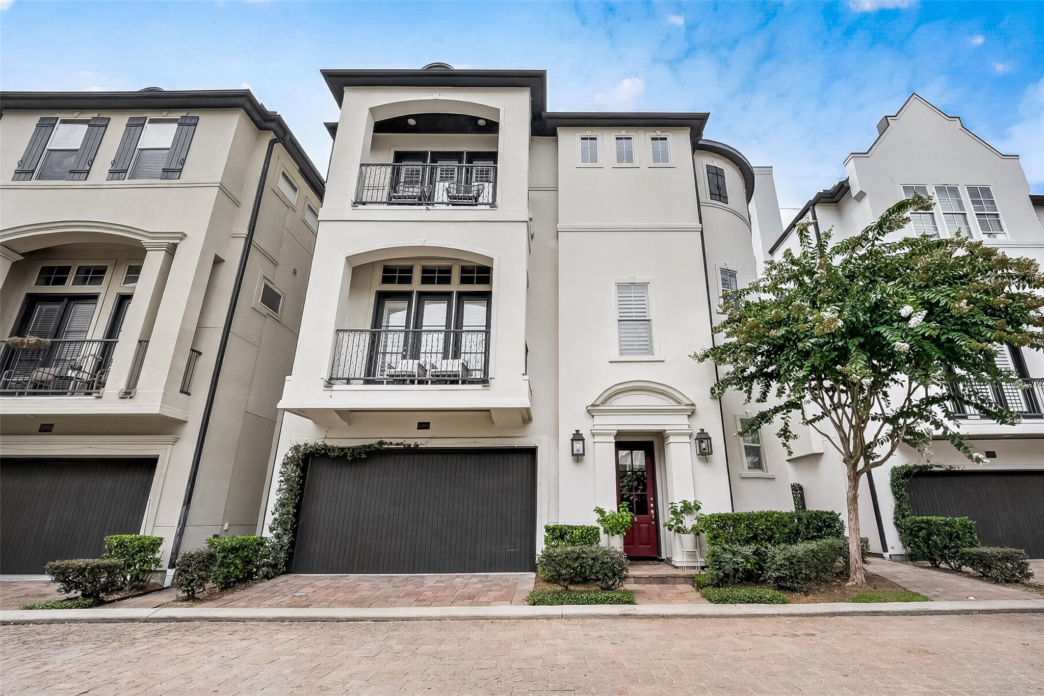 10929 Upland Park — photo