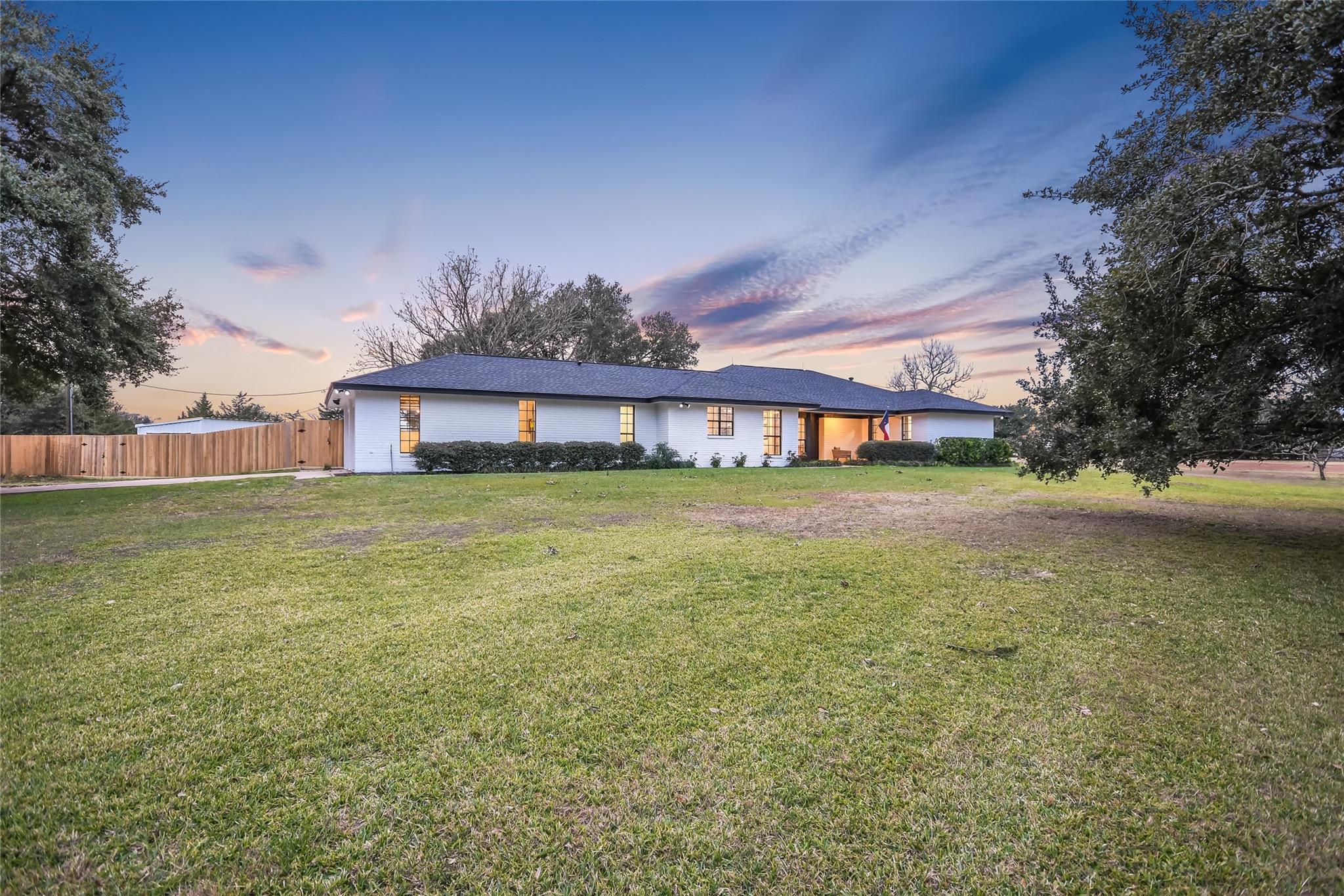 6569 Cutoff Road, Fayetteville, TX 78940