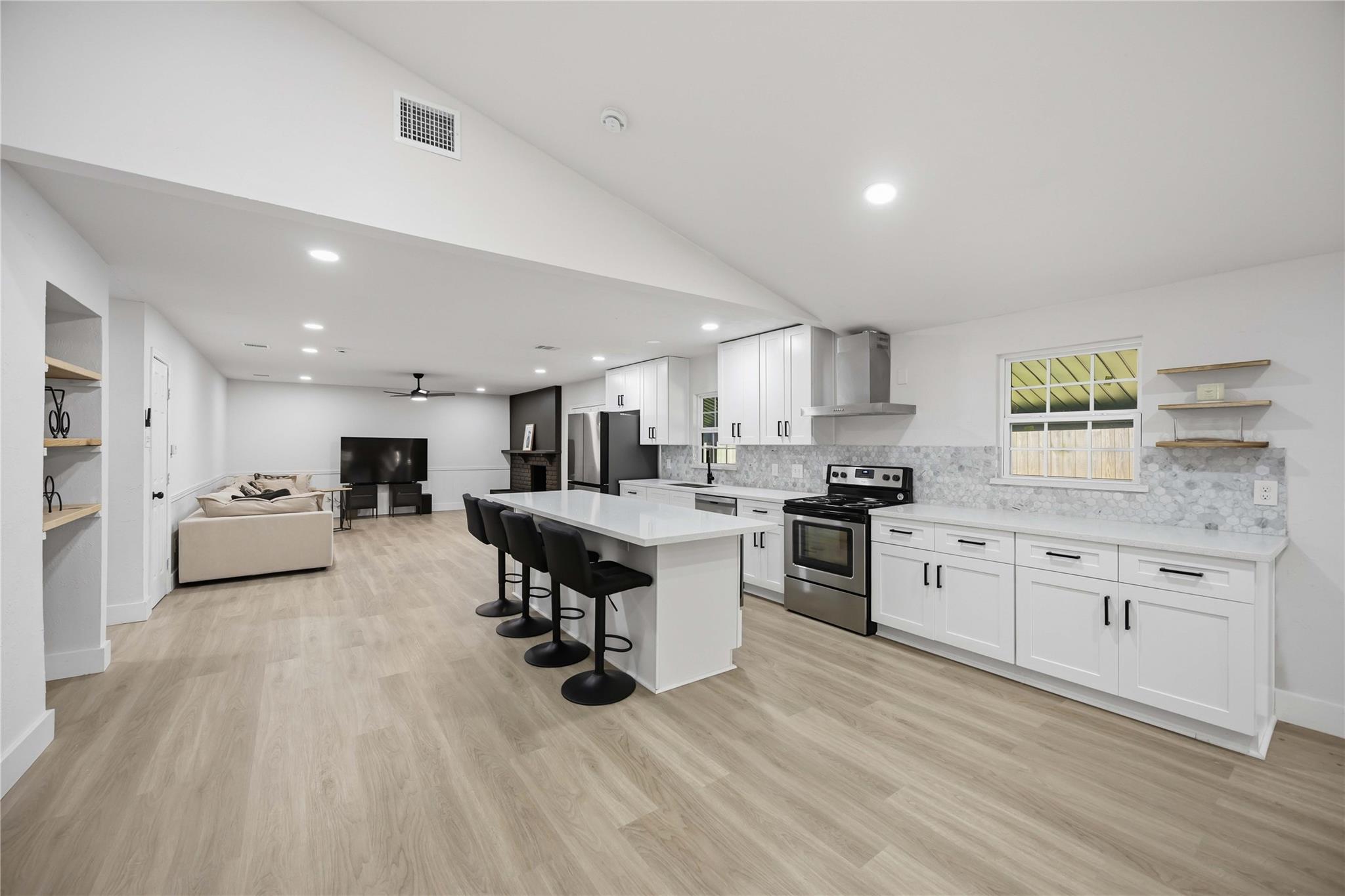 15807 Danford Drive — photo