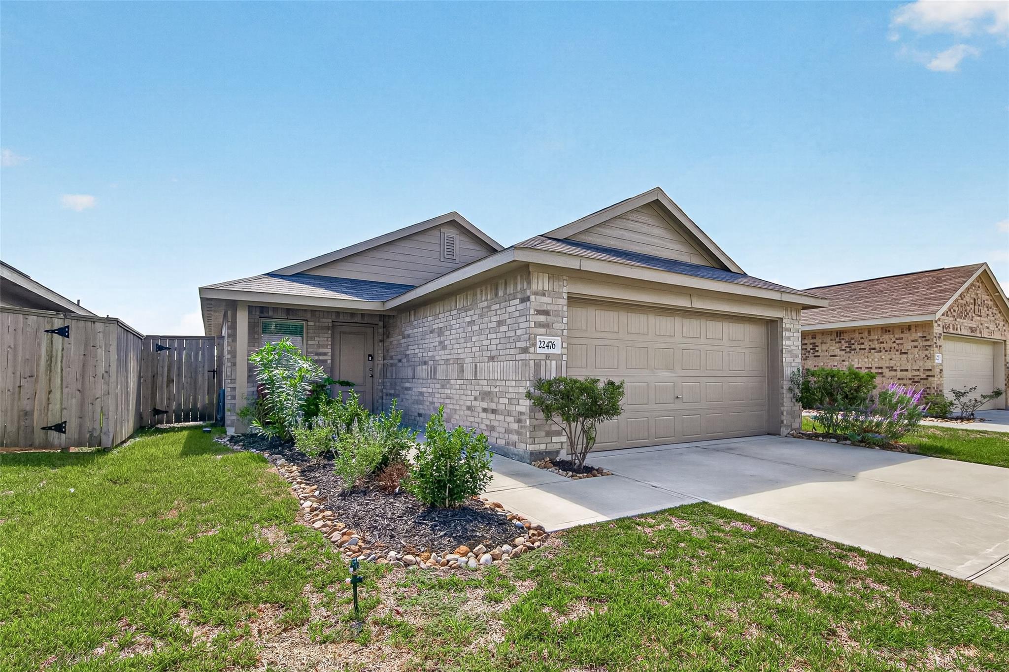 22476 Douglas Court — photo