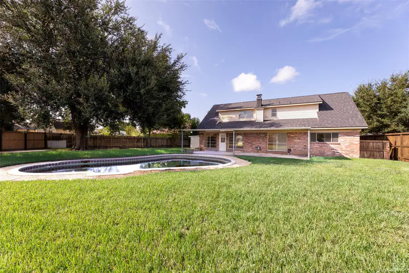 3911 Thistlewood Drive — photo