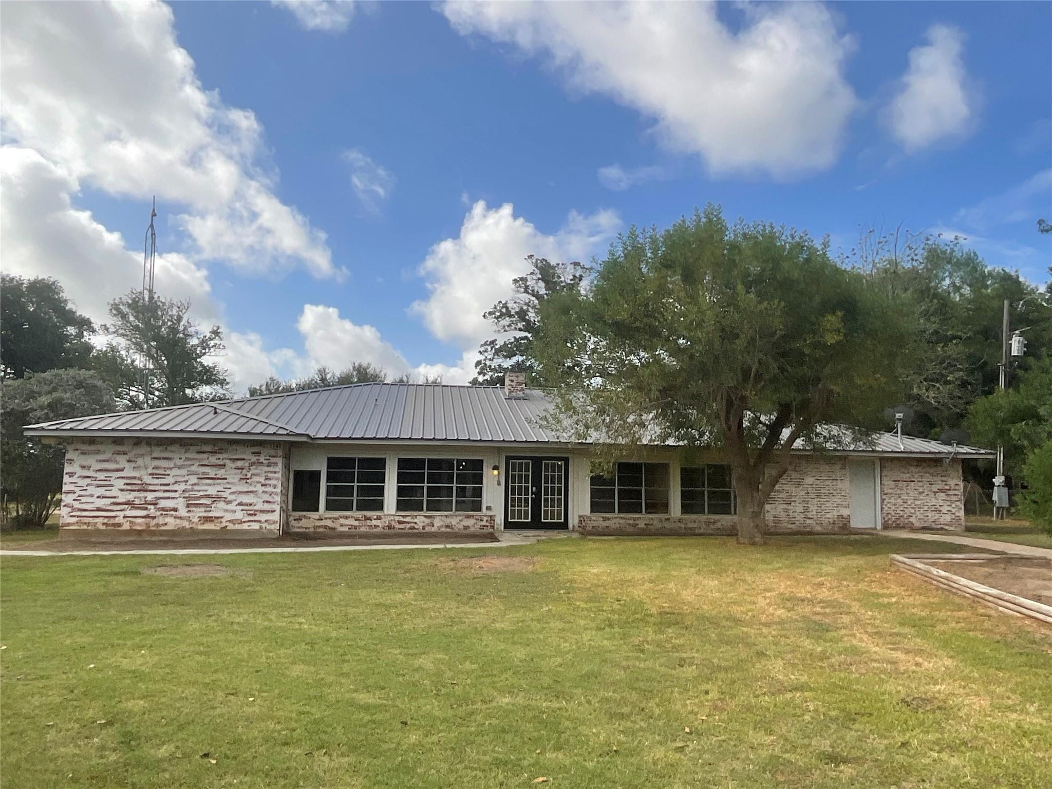 1672 FM 318 — photo