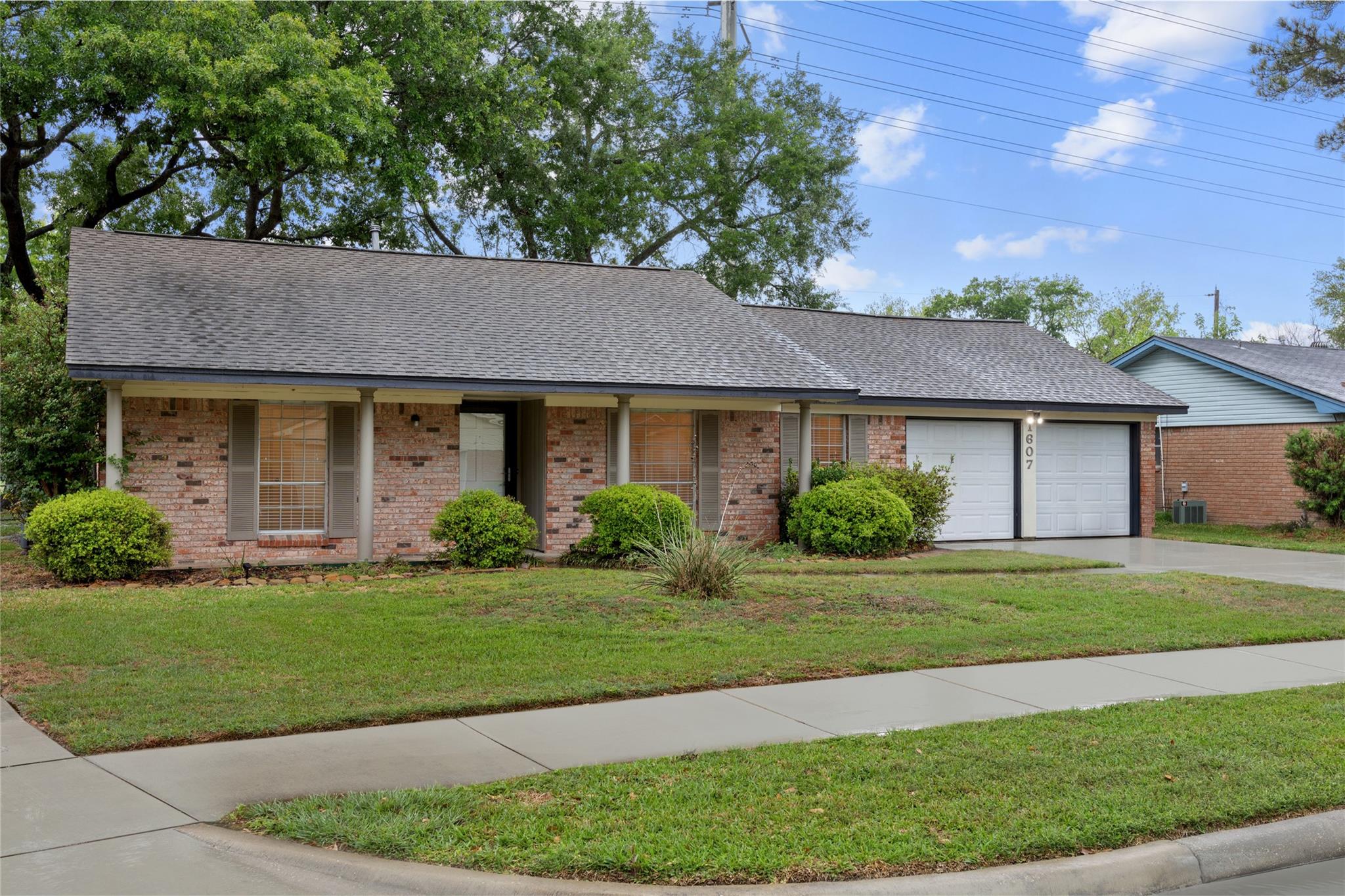 1607 Buescher Drive — photo