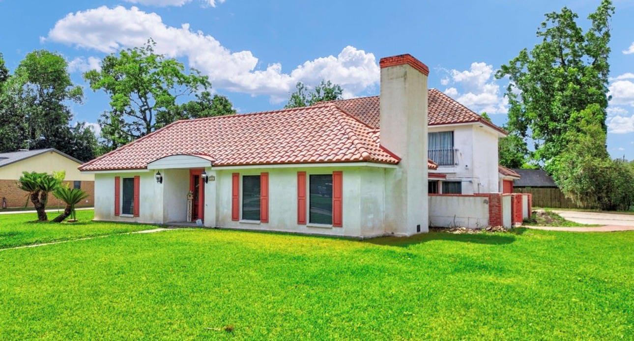 327 Live Oak Lane — photo