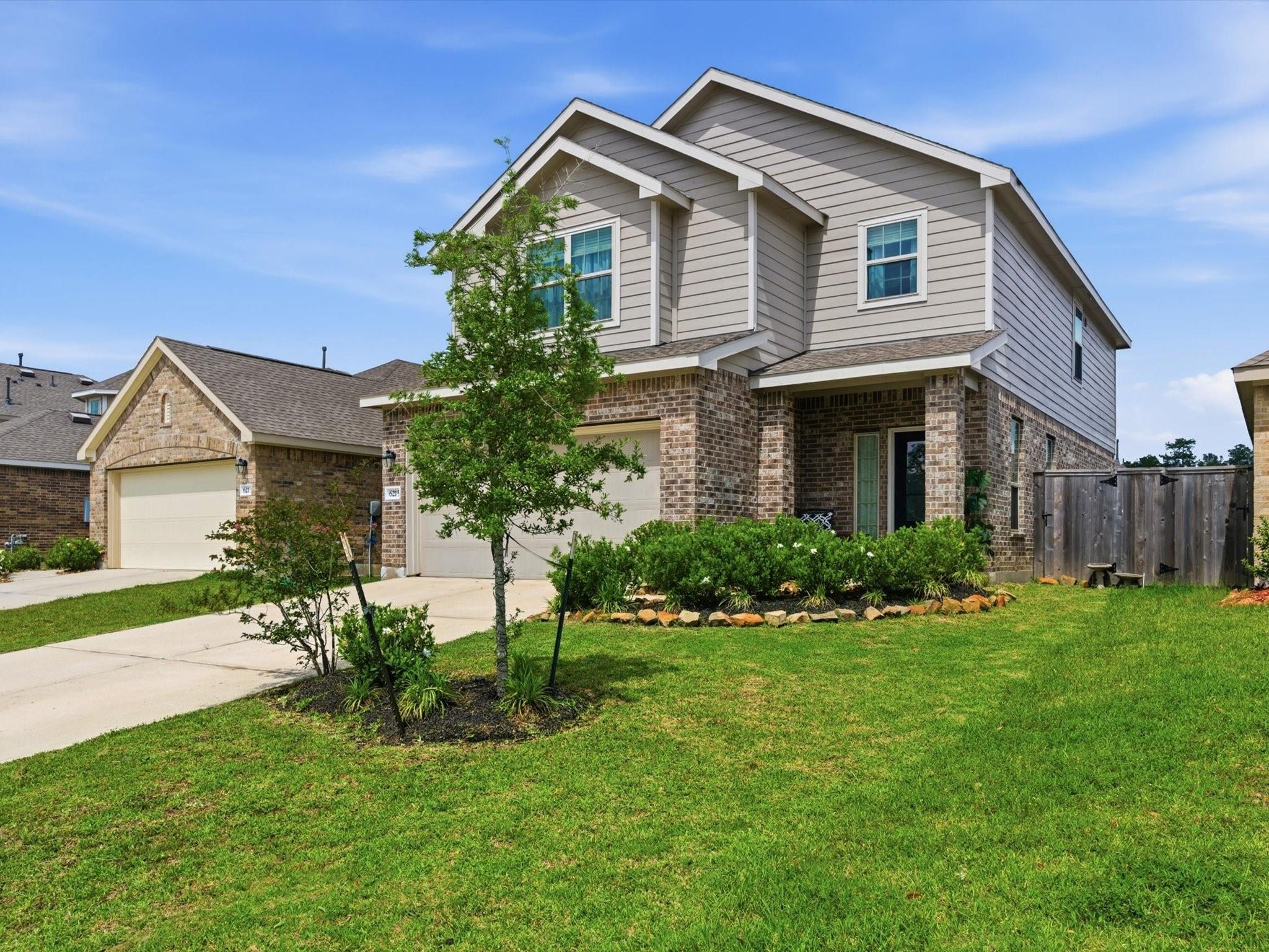 6215 Russett Elm Court — photo