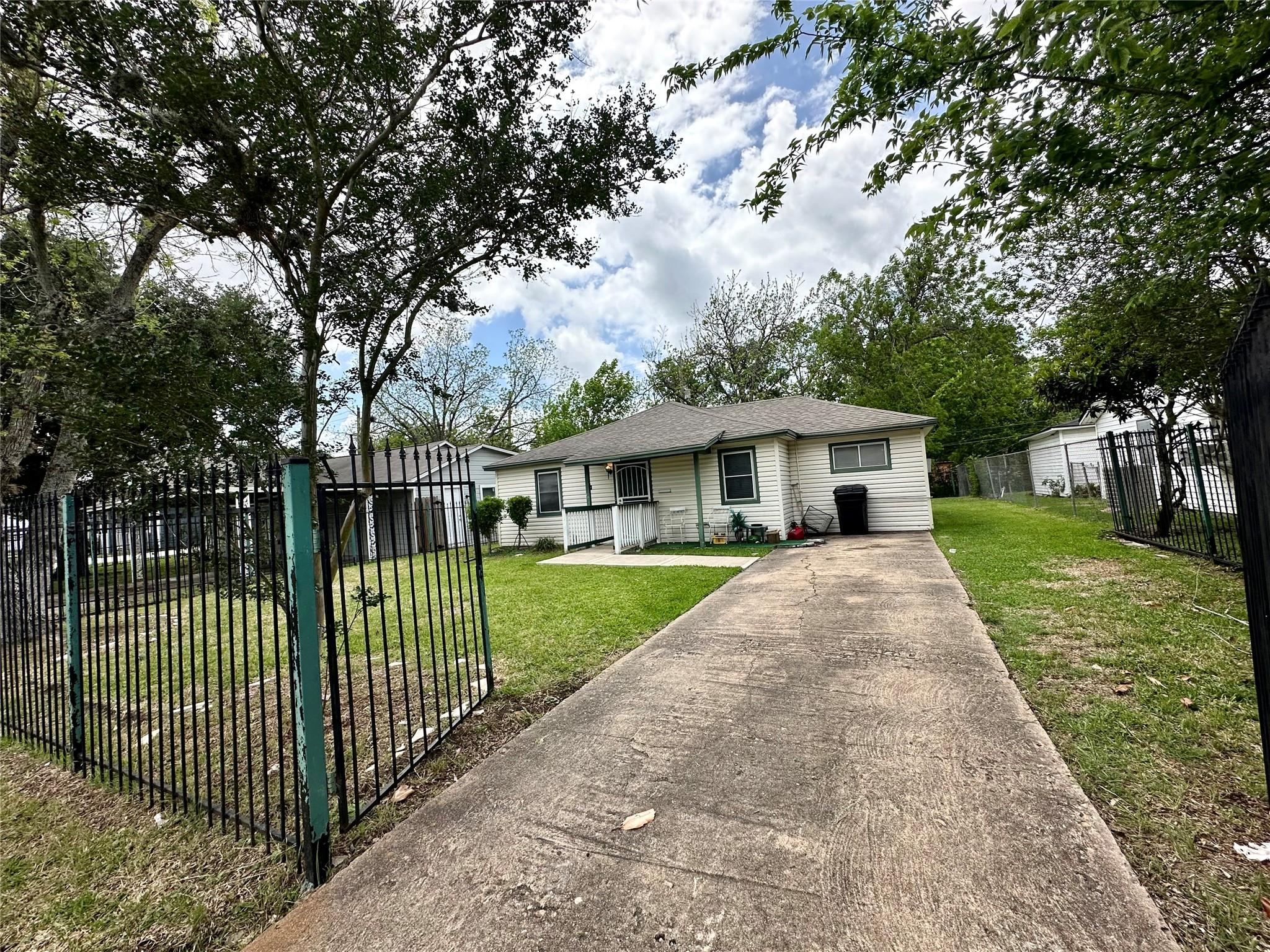 10206 Ashville Drive — photo