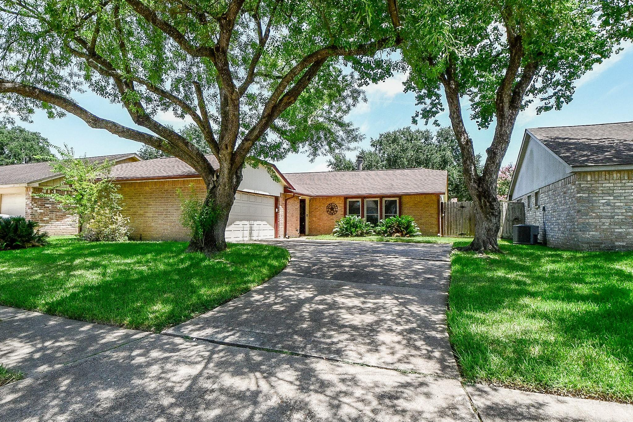 7242 Skylight Lane — photo