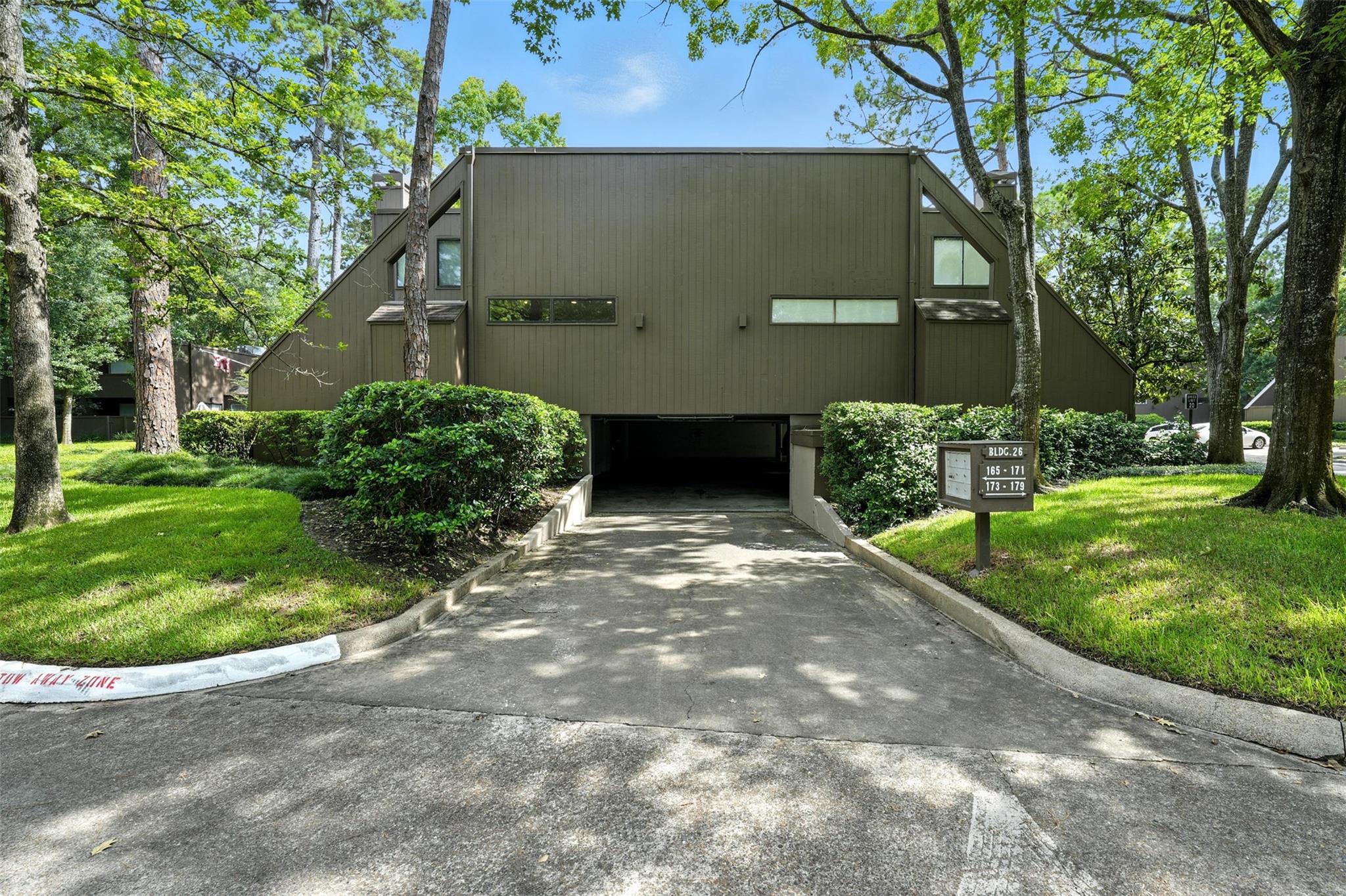 171 Litchfield Lane — photo