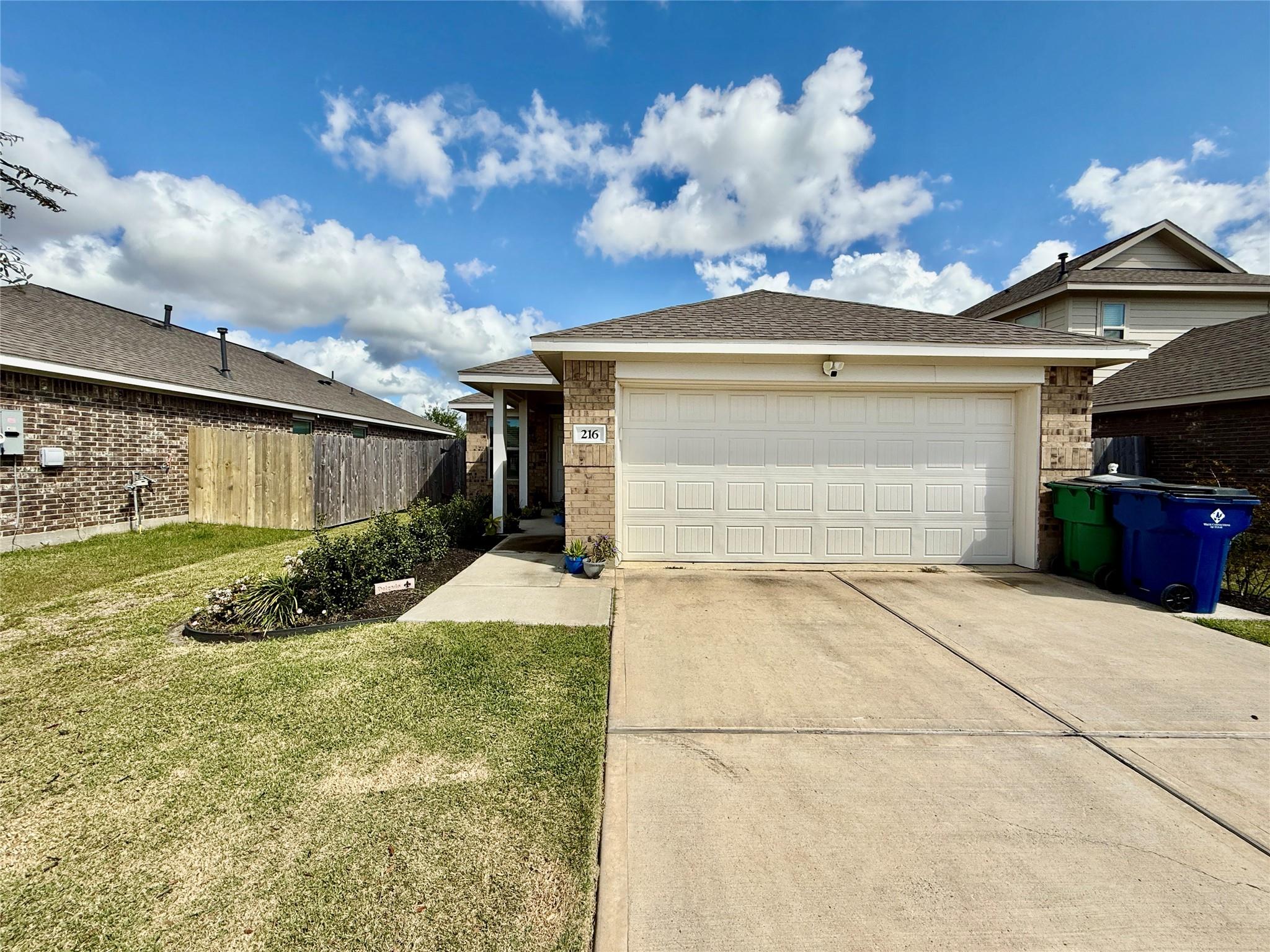 216 Bennett Loop, Angleton, TX 77515 — photo 2