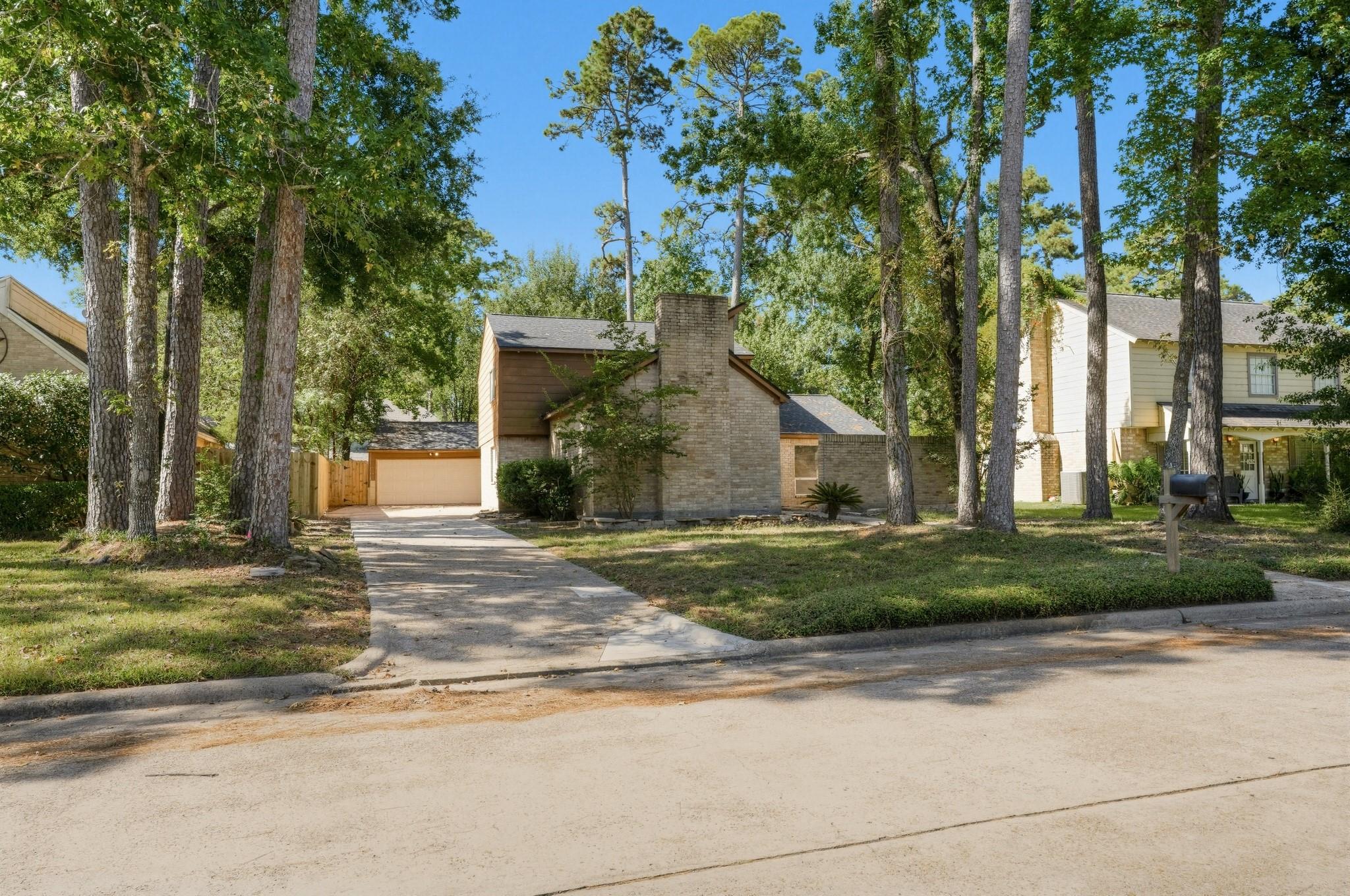 2038 Parkdale Drive — photo