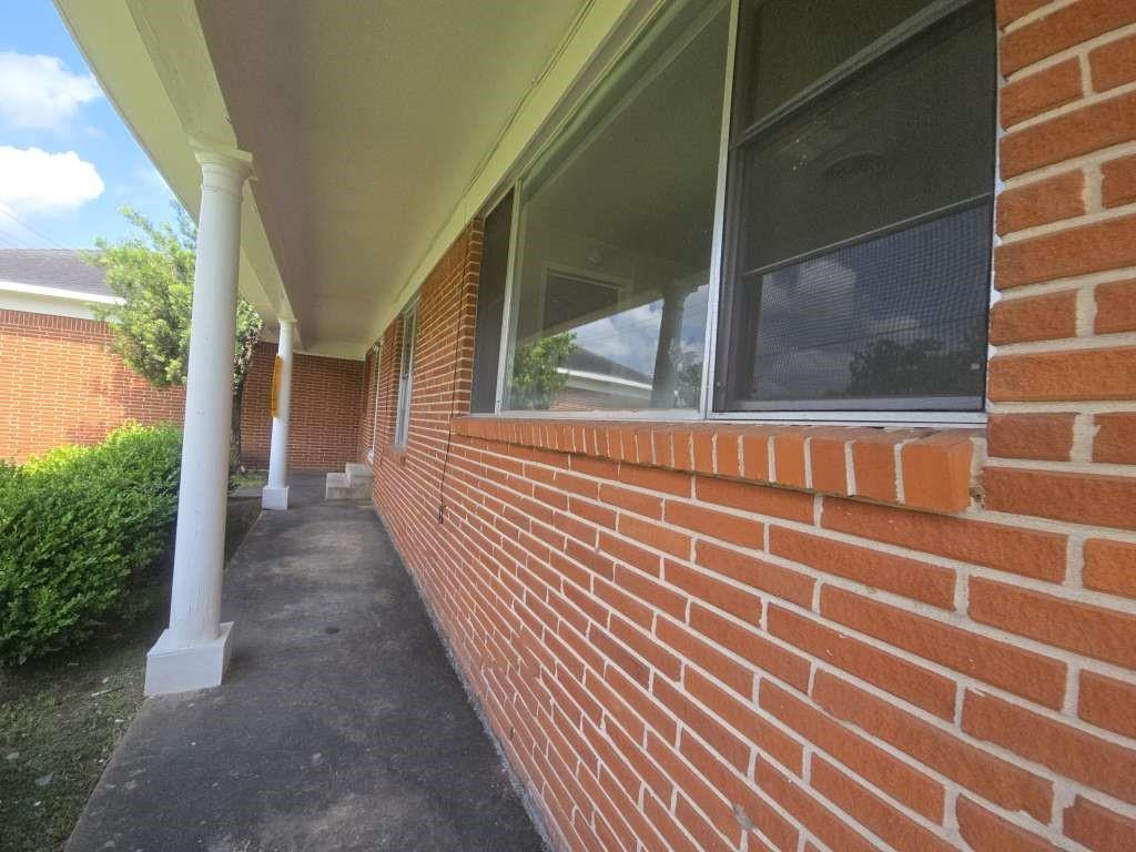 1824 Magnolia Street — photo