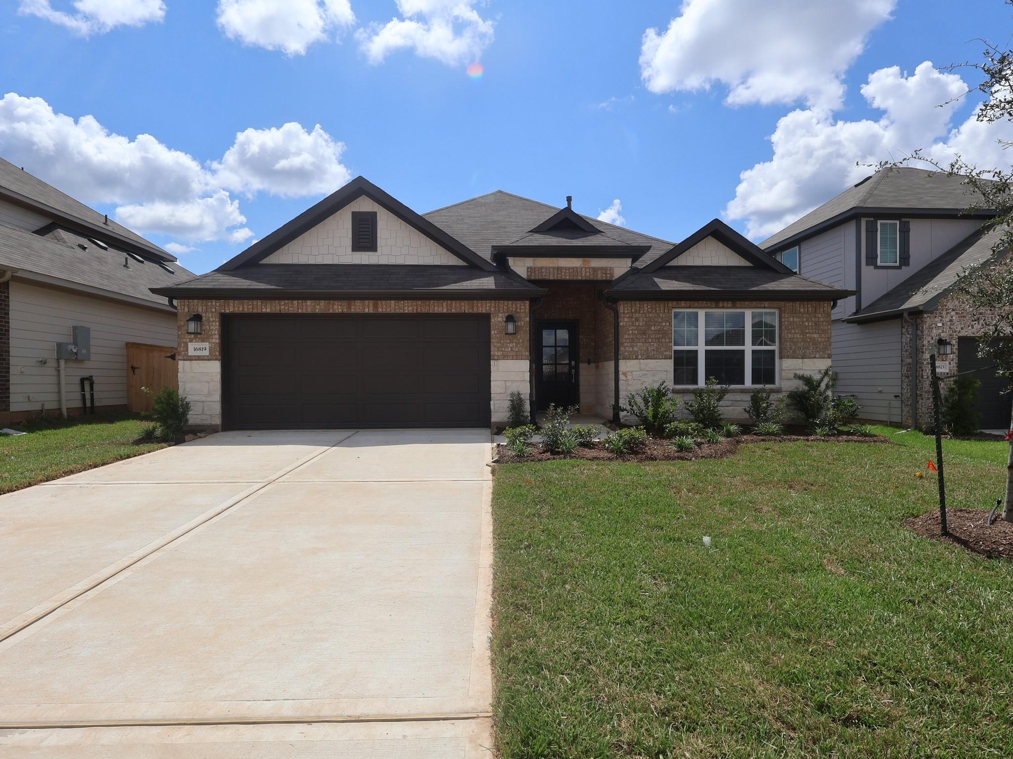 16819 Zavala Way — photo