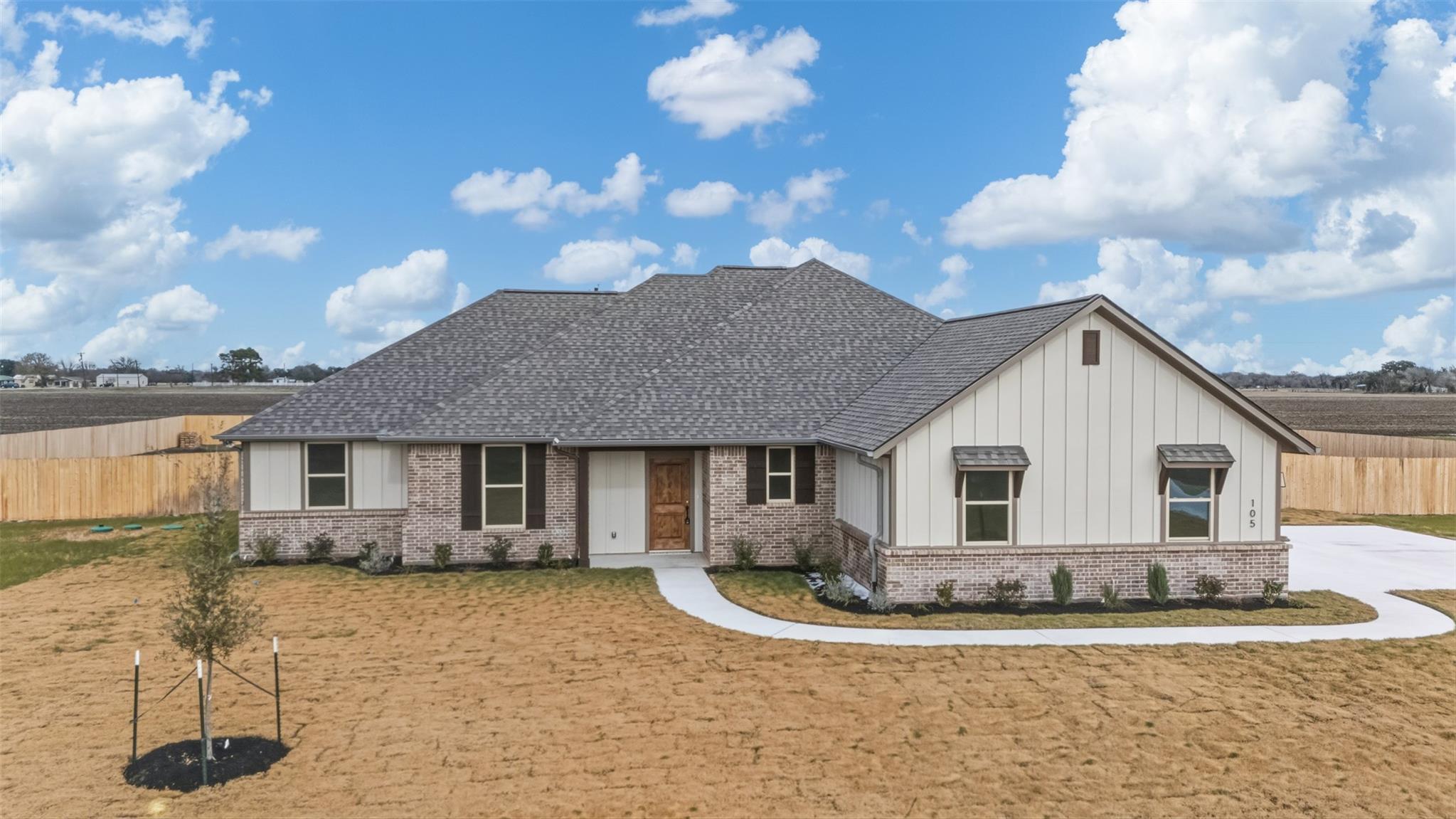 105 Court Side Drive — photo