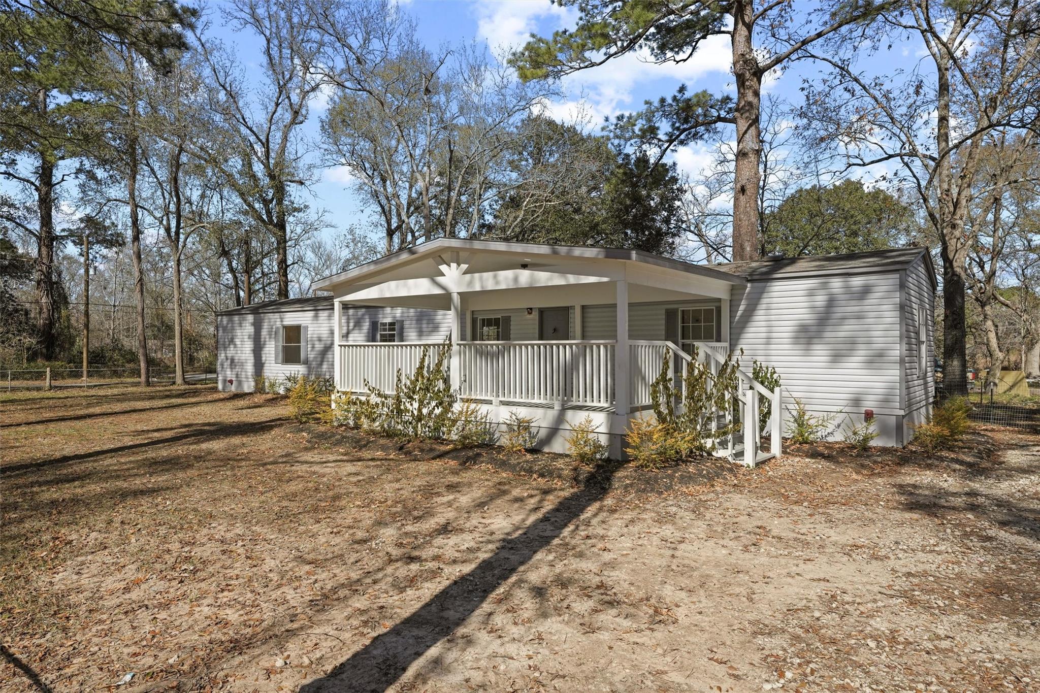 23239 Lakeside Drive — photo