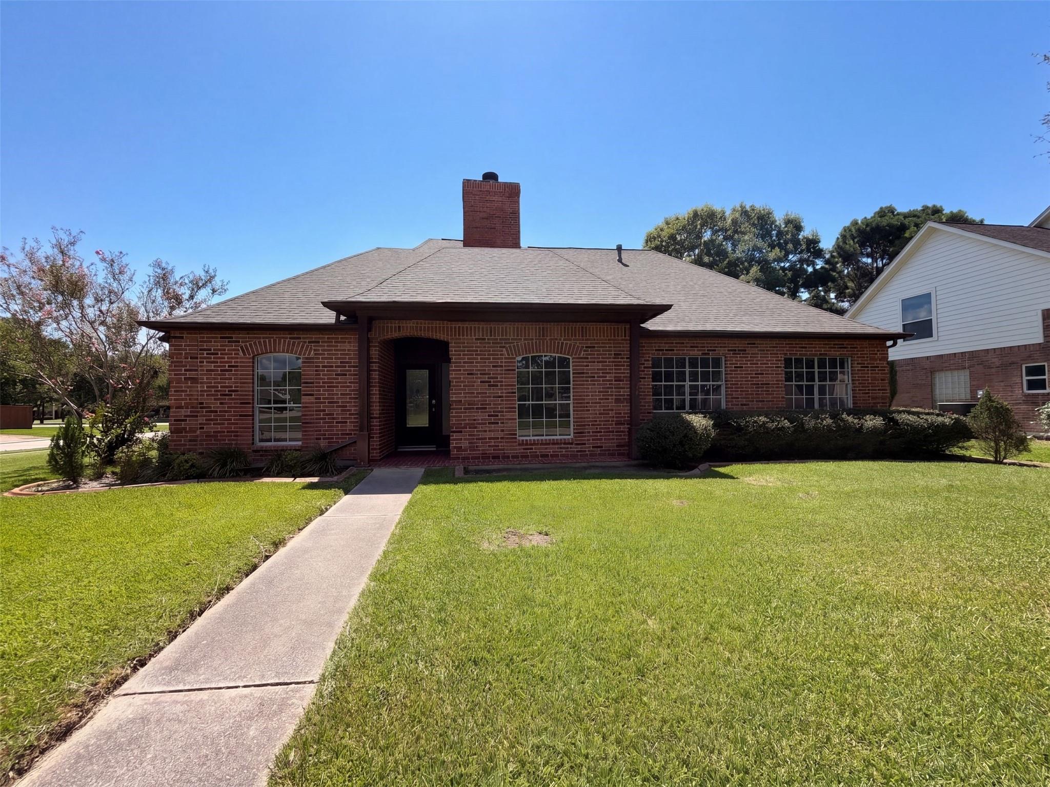1102 Londonderry Avenue — photo