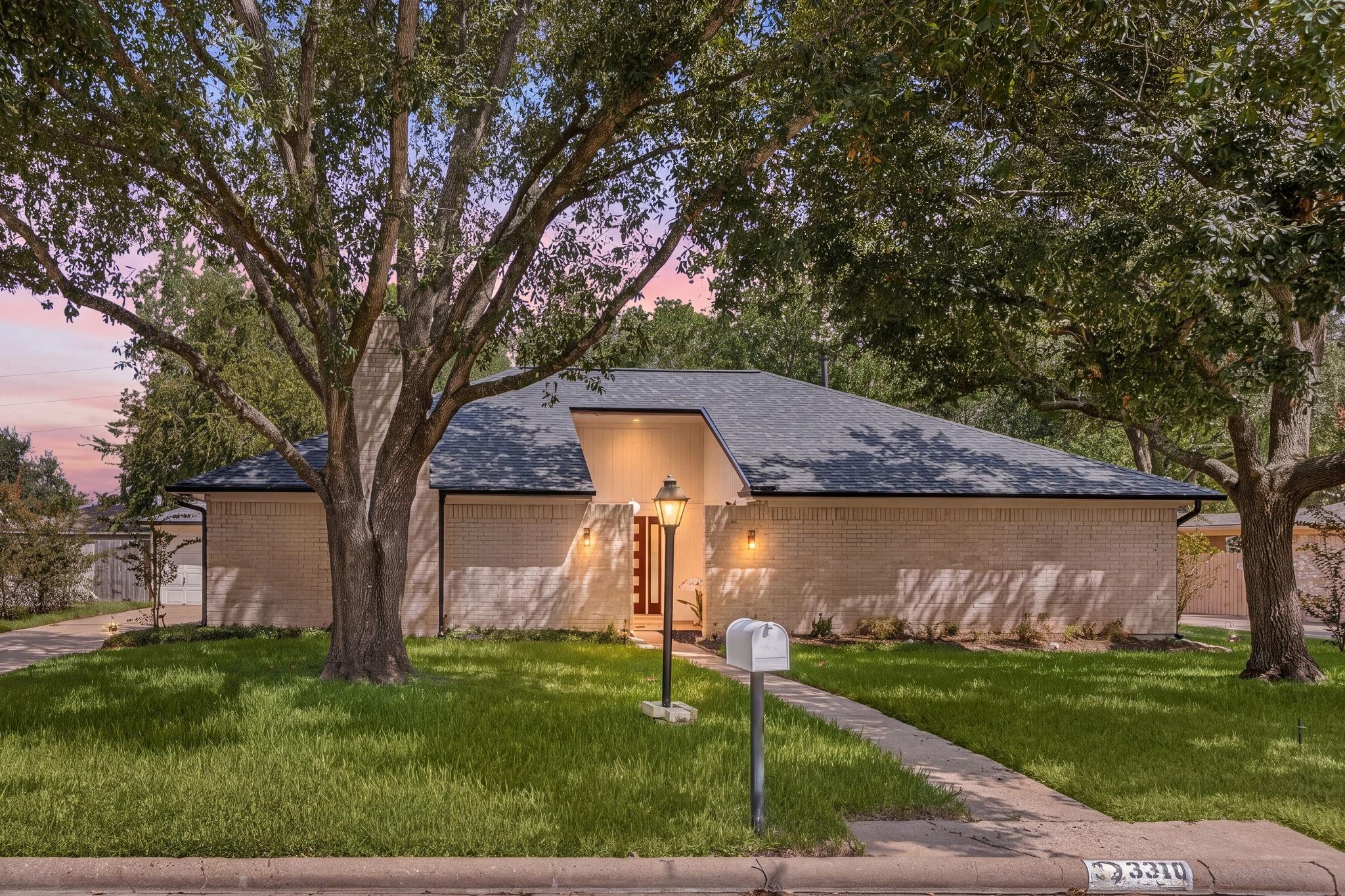 3310 Meadowcreek Drive — photo