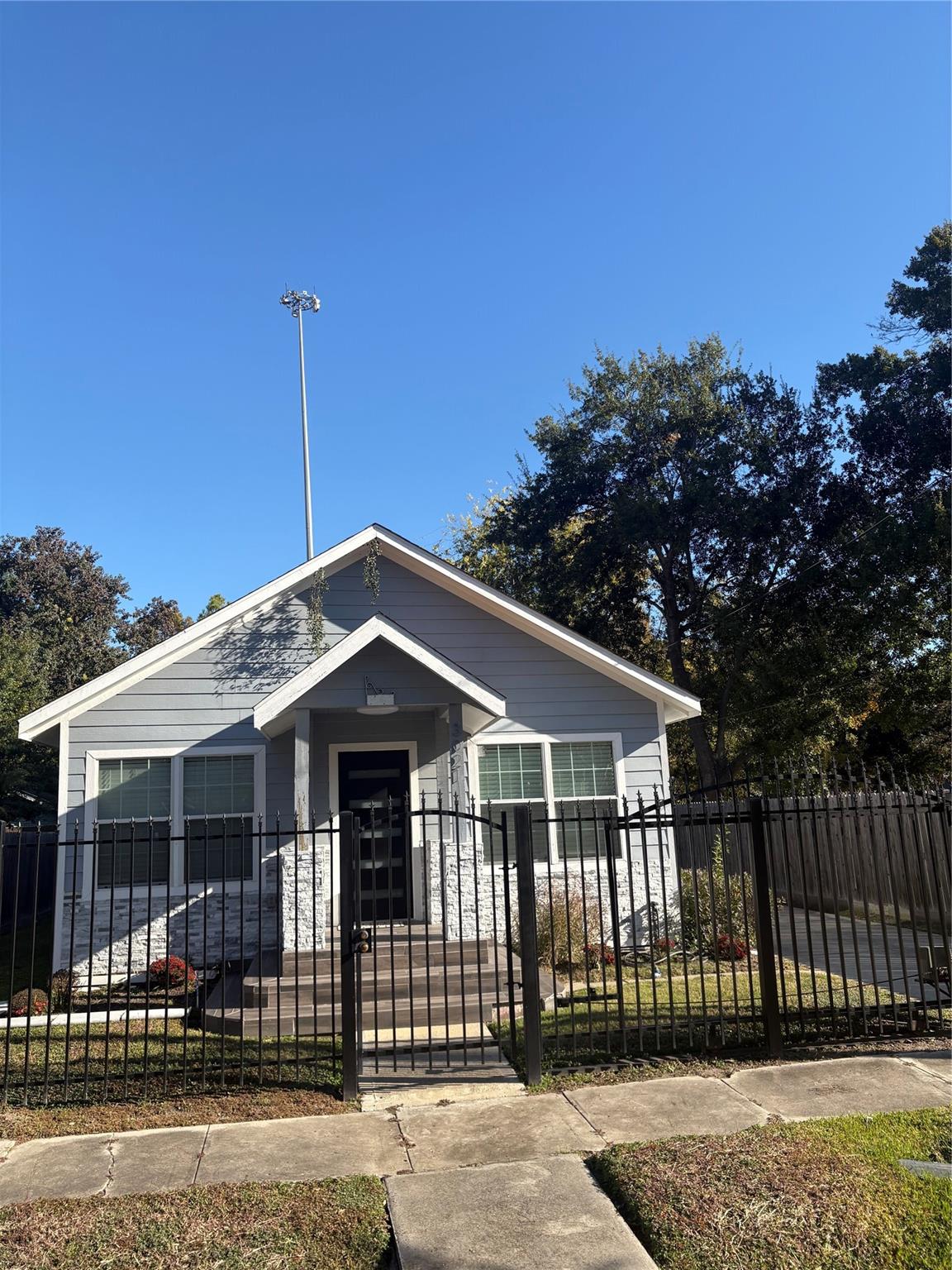 3021 Gray Street — photo