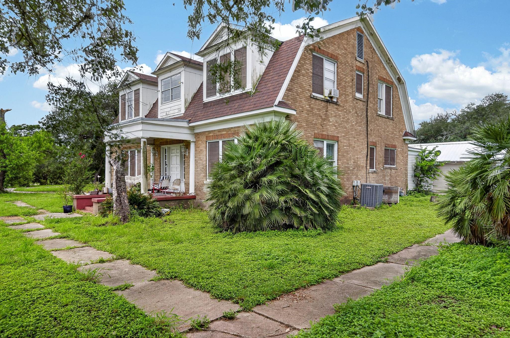 119 E Houston Street, Refugio, TX 78377 — photo 2
