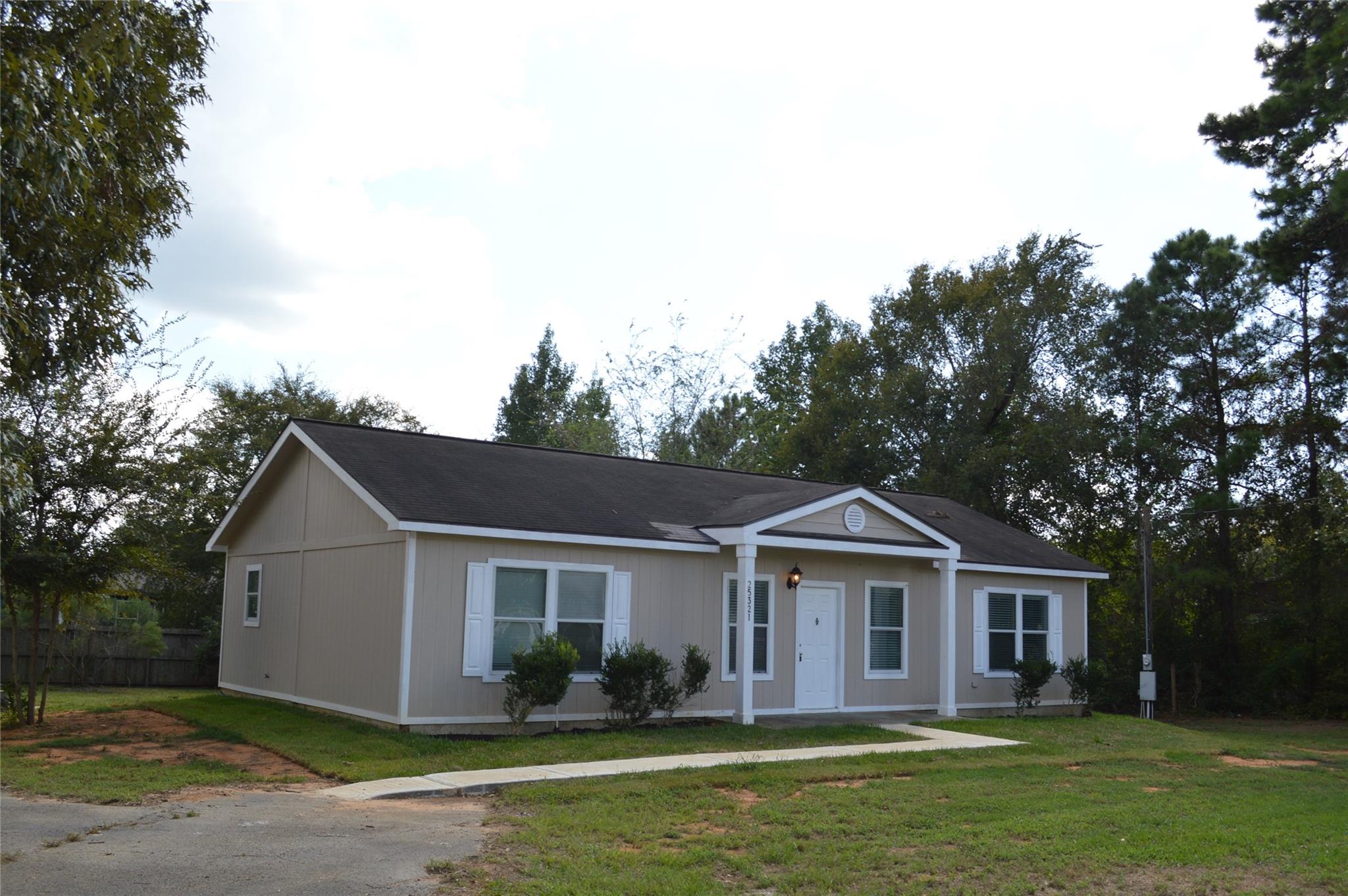 25321 Bluff View Court — photo