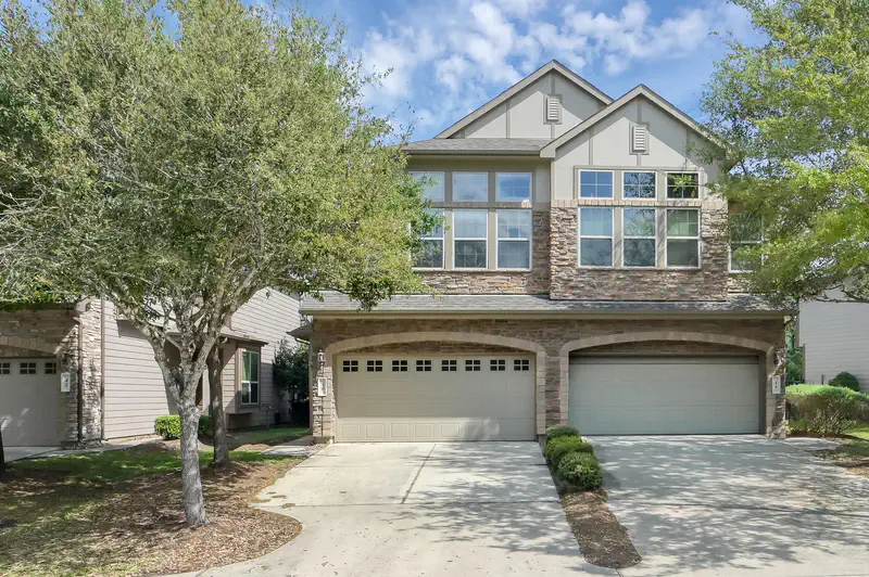 38 Aventura Place — photo