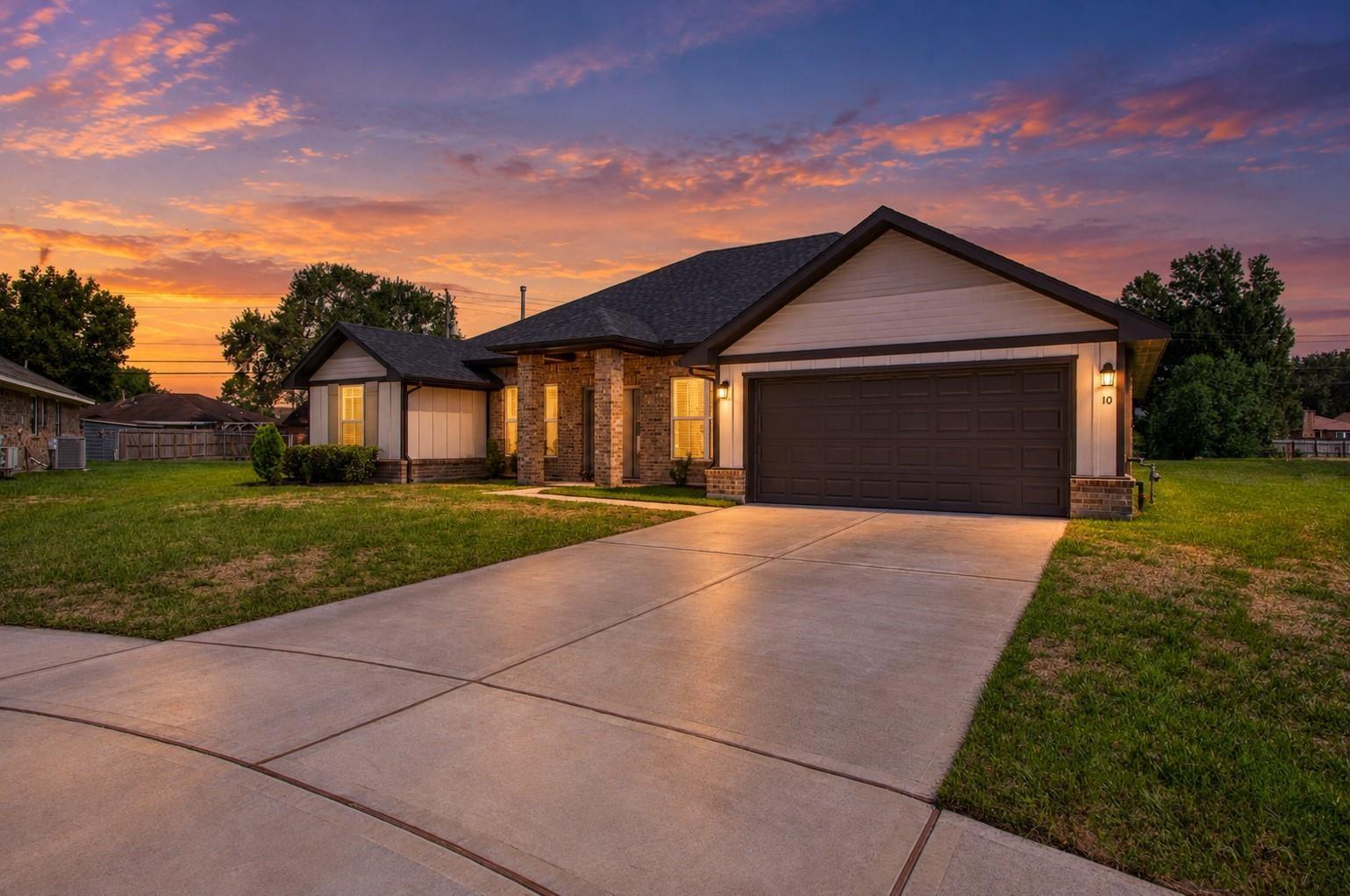 10 Gemstone Court — photo