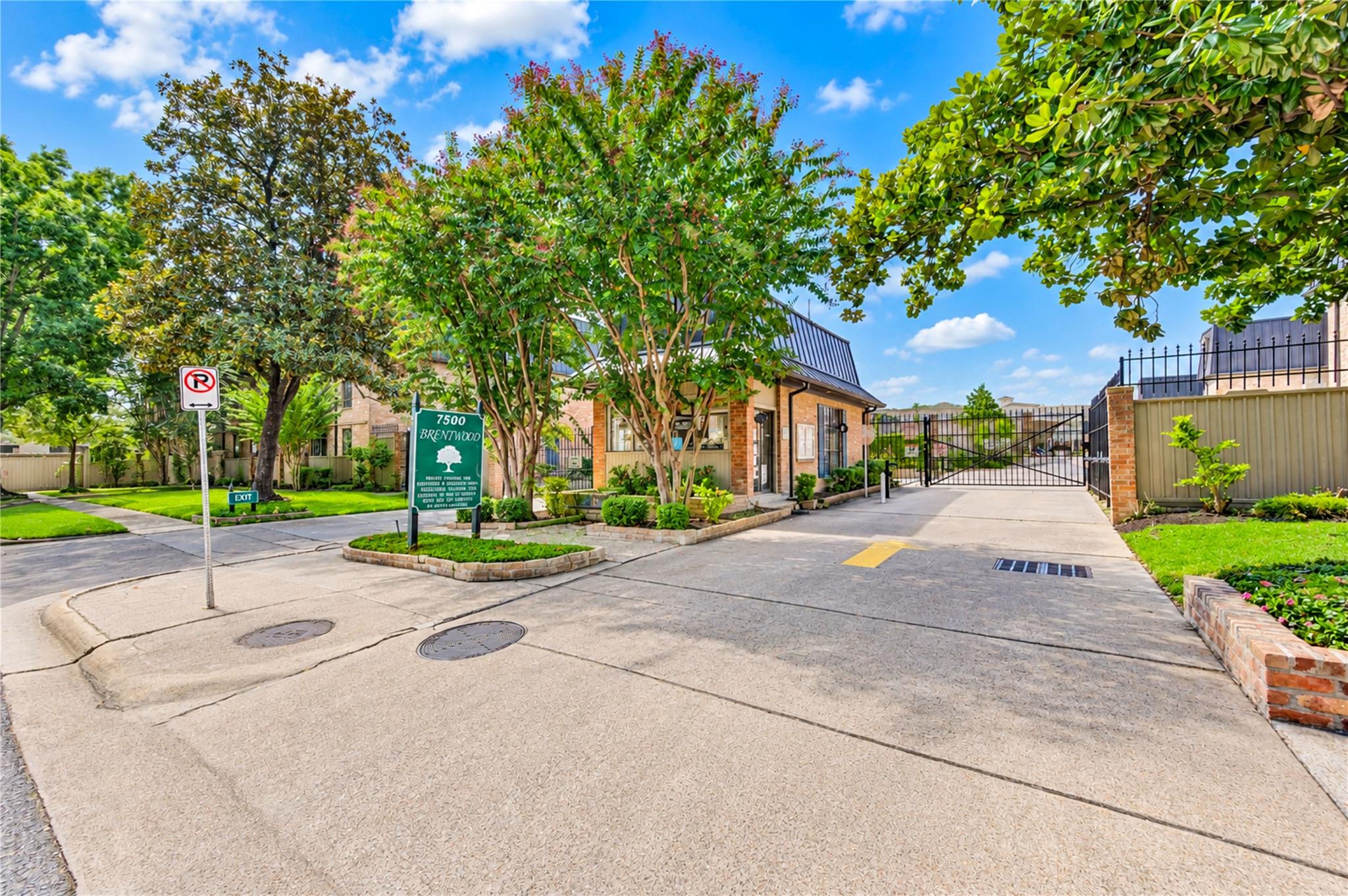 2400 N Braeswood Boulevard #313 — photo