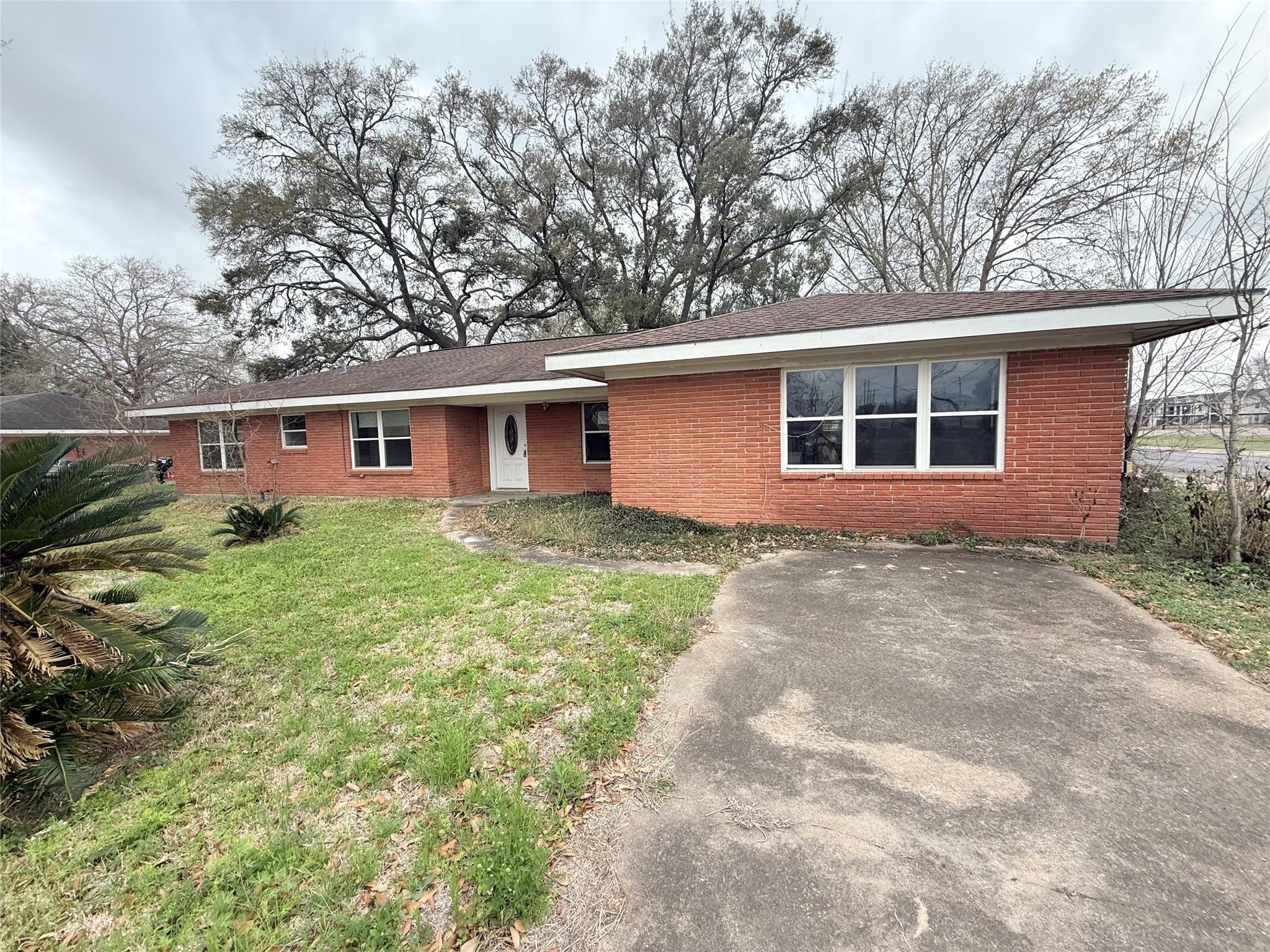 4100 Mockingbird Lane — photo