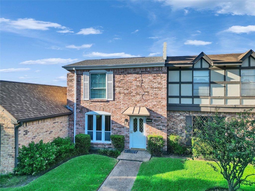 1320 Town Circle #1 — photo